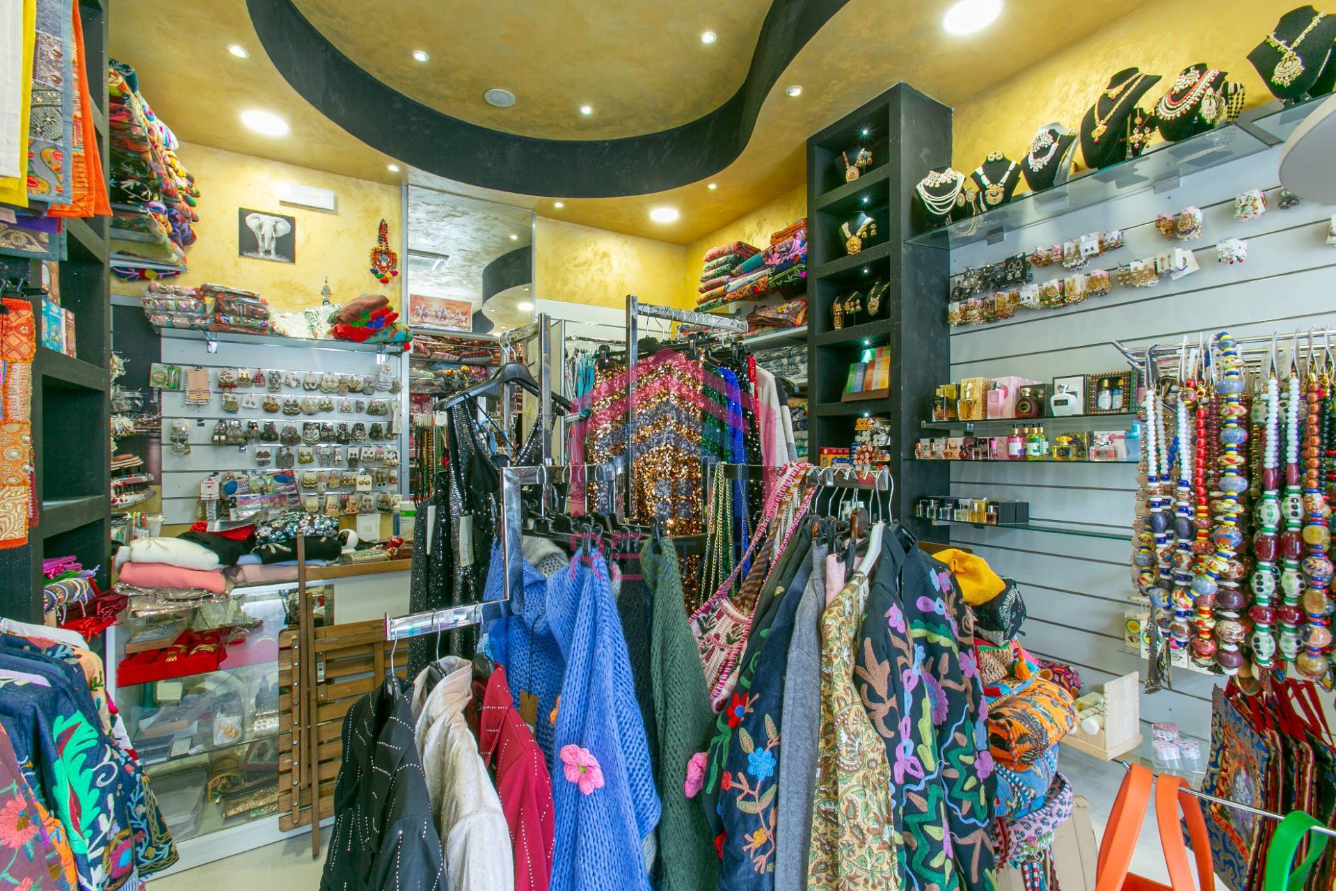 Negozio in affitto a Pomezia