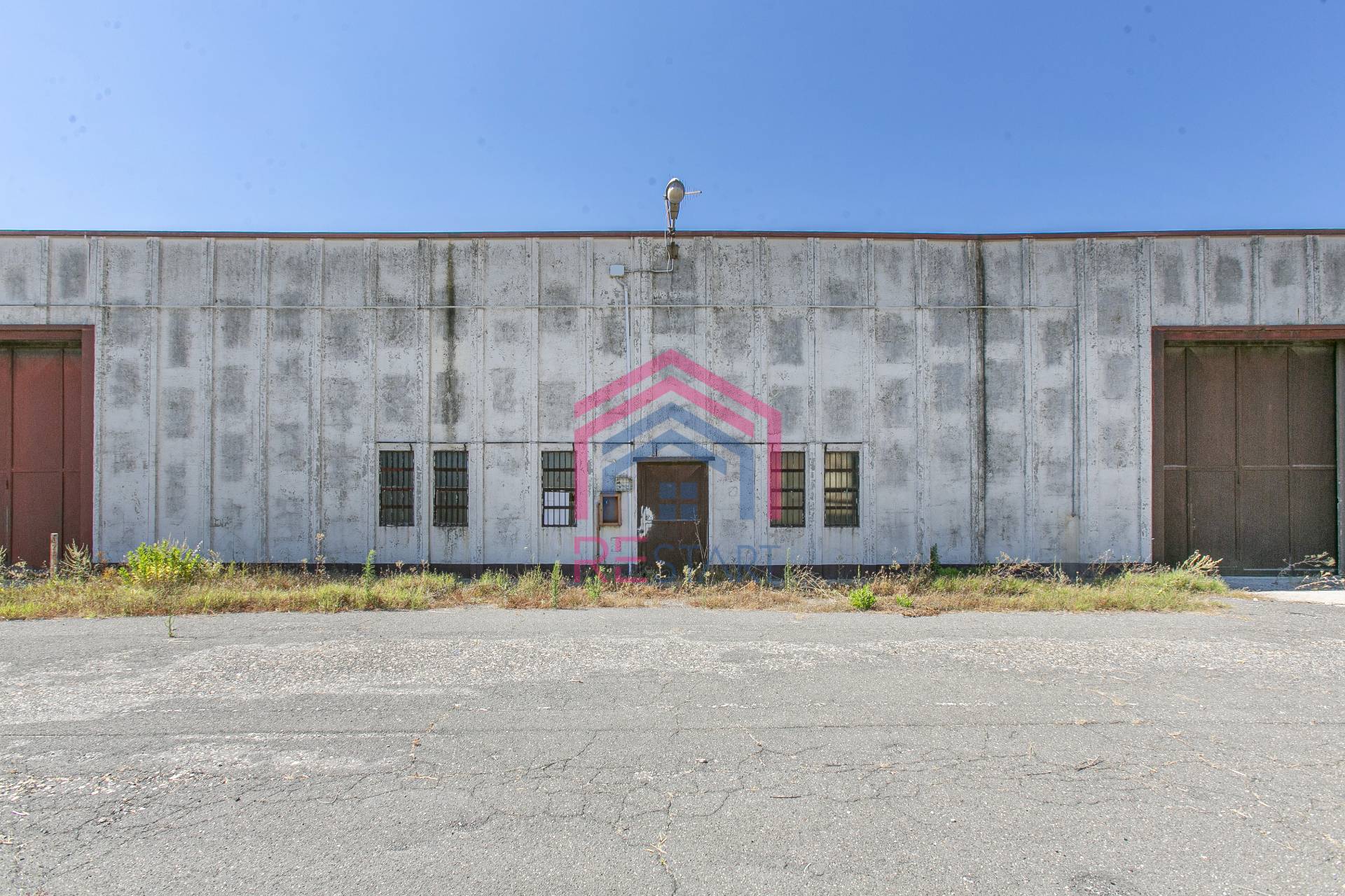 Capannone Industriale in vendita a Pomezia