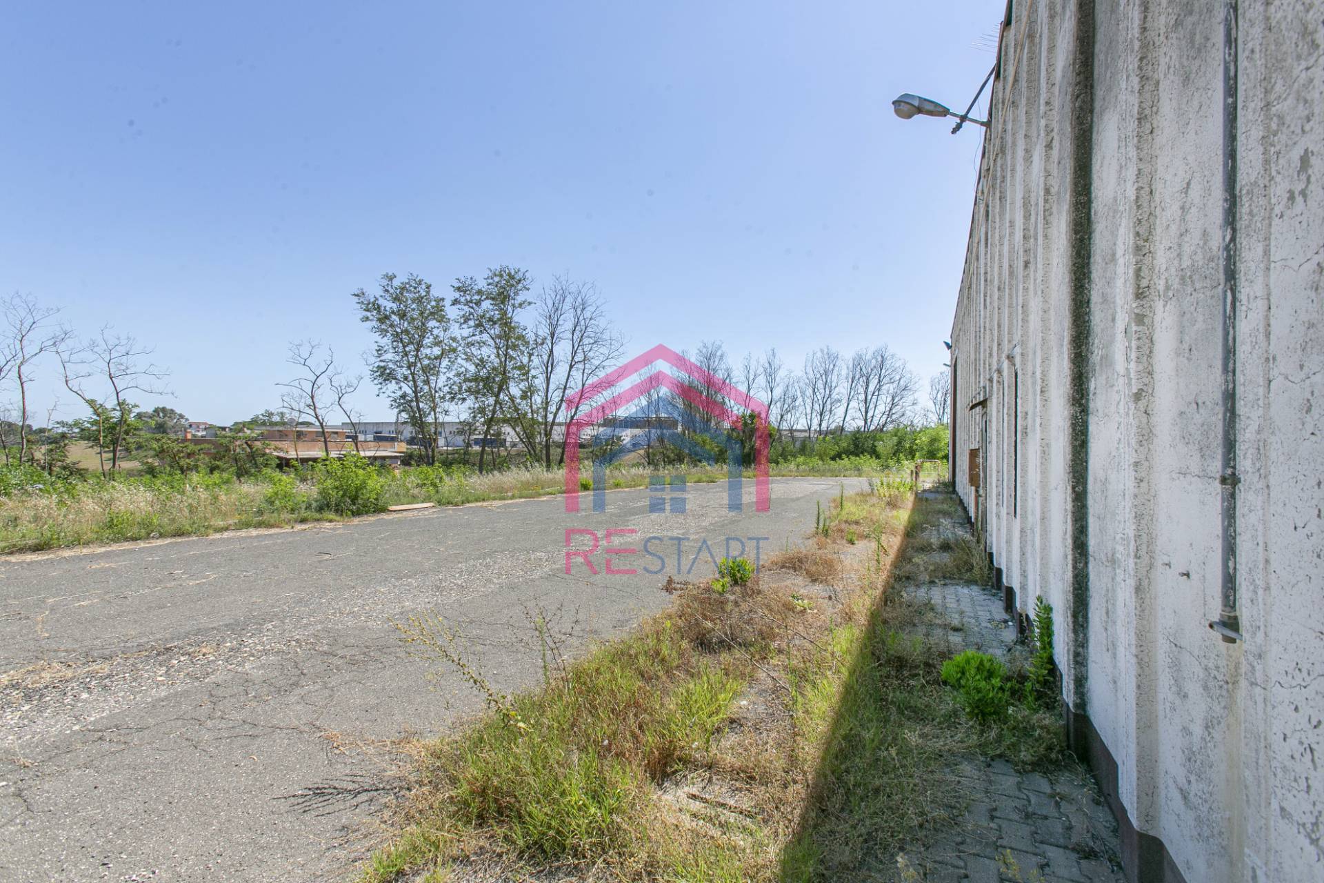 Capannone Industriale in vendita a Pomezia