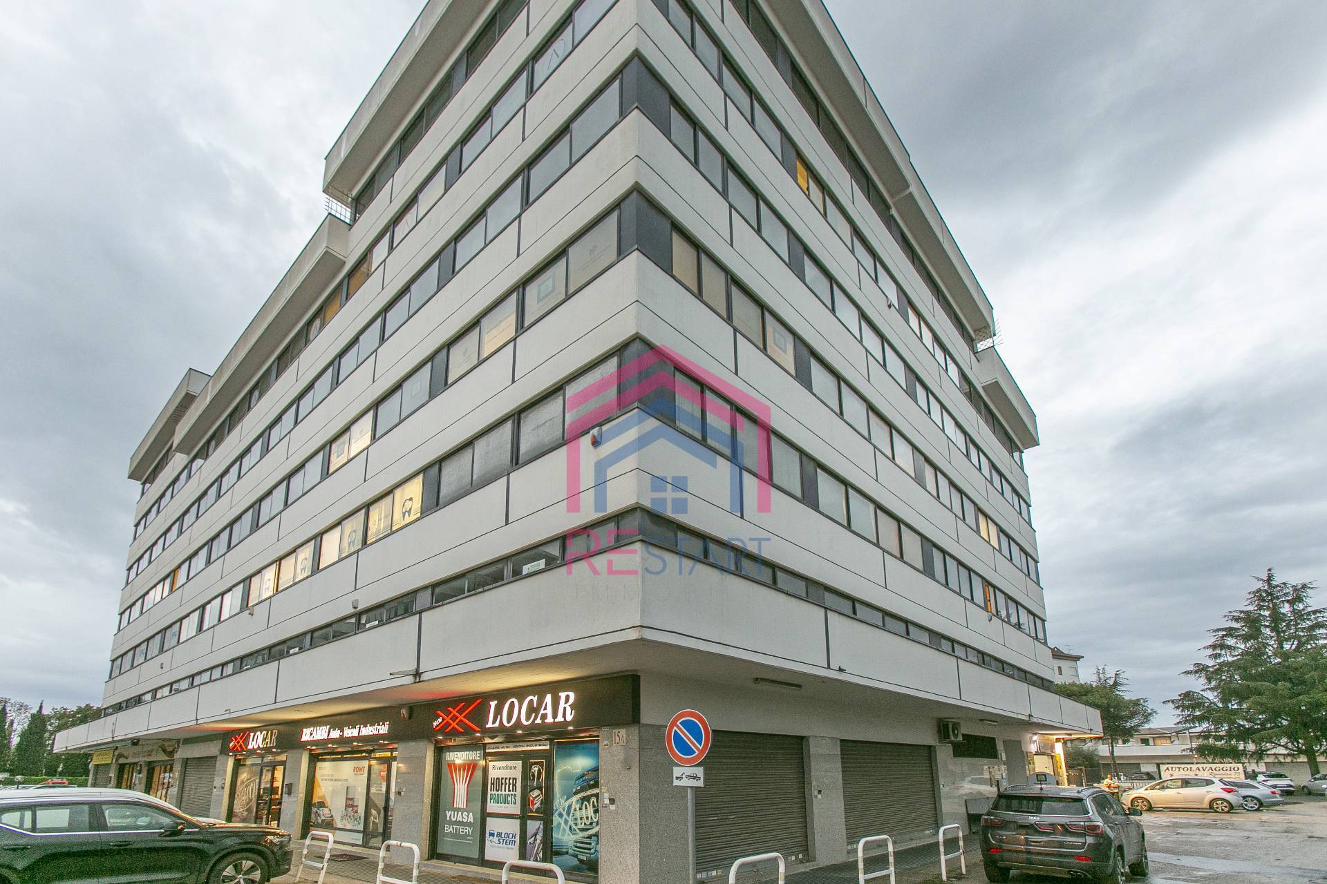 Ufficio in vendita a Pomezia, Centro