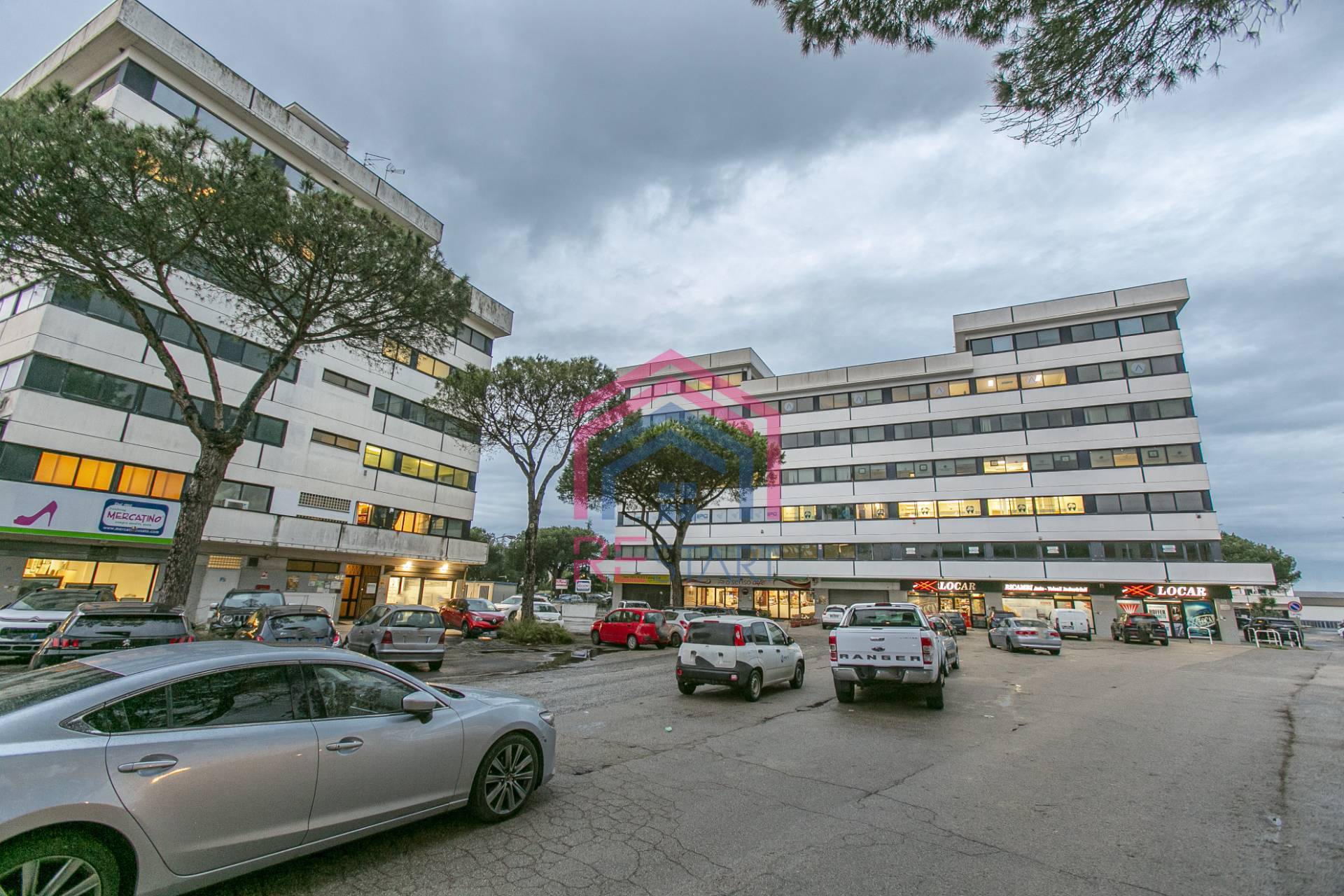 Ufficio in vendita a Pomezia, Centro