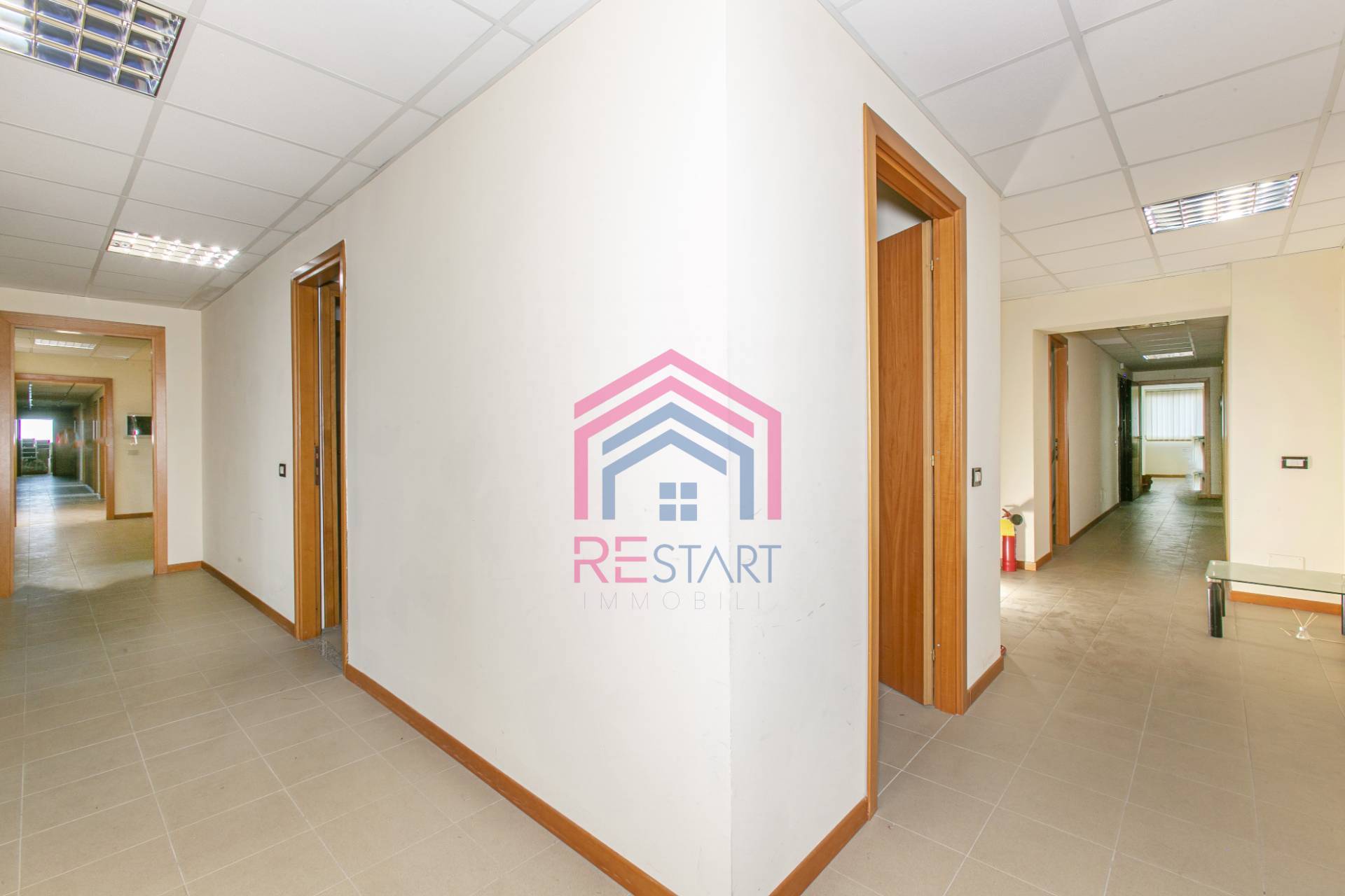 Ufficio in vendita a Pomezia, Centro