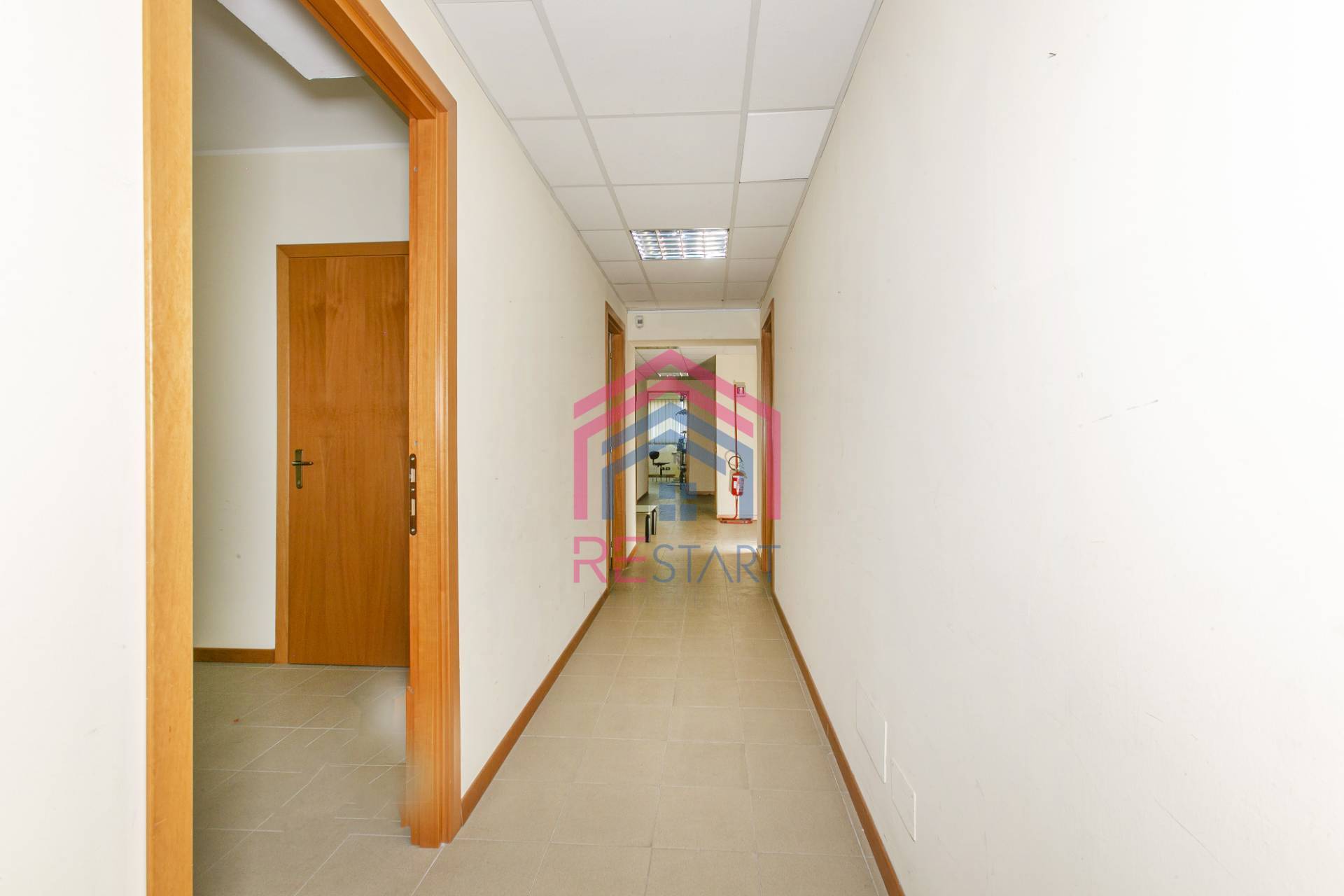 Ufficio in vendita a Pomezia, Centro