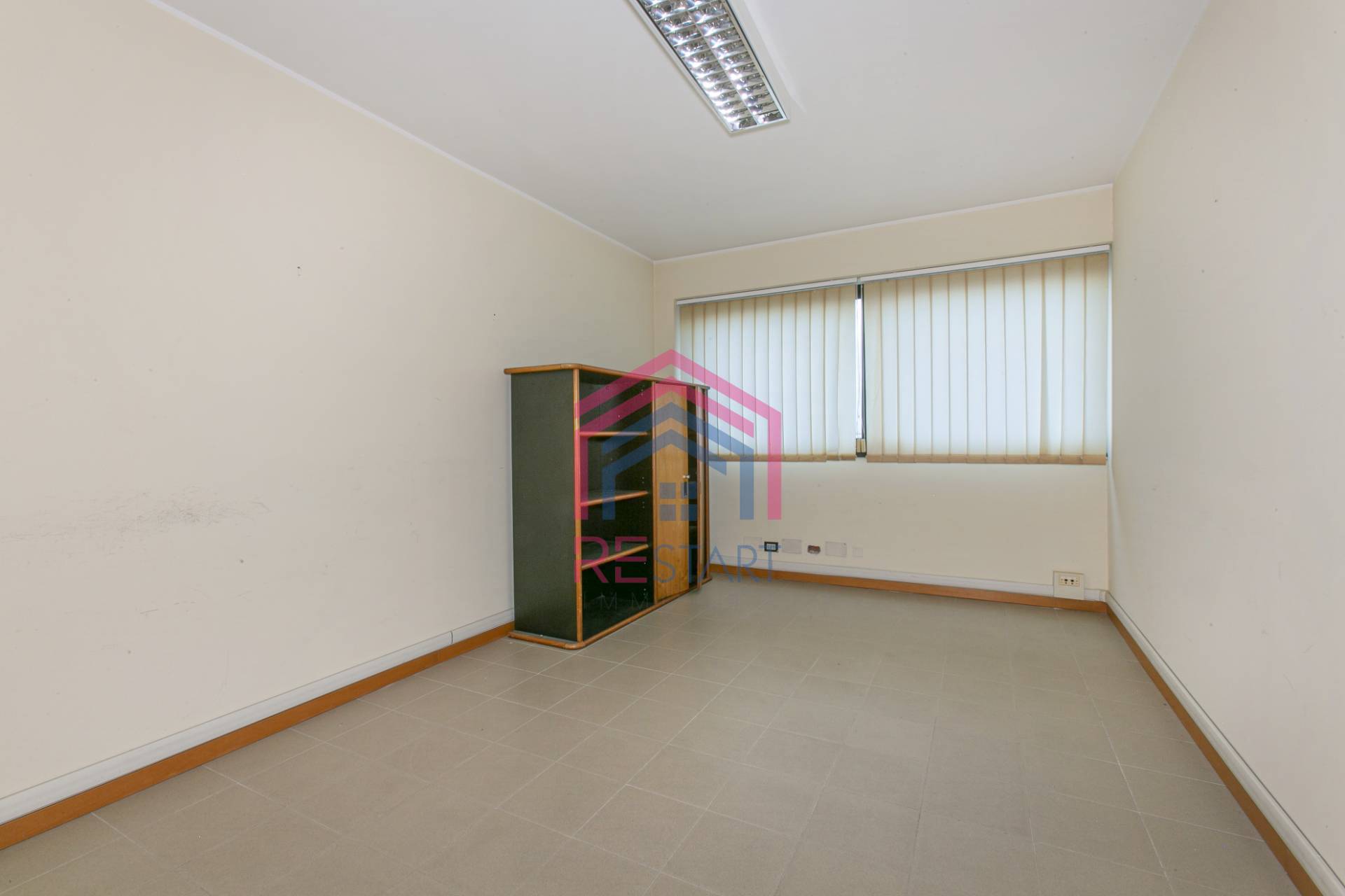 Ufficio in vendita a Pomezia, Centro