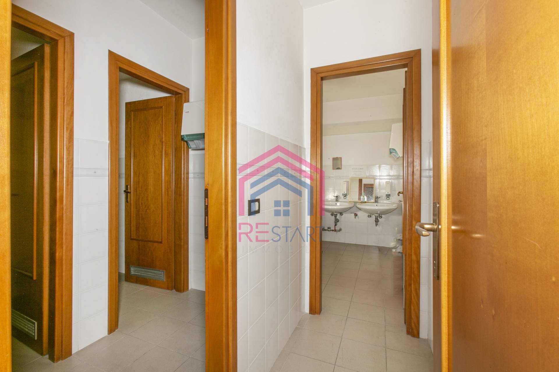 Ufficio in vendita a Pomezia, Centro