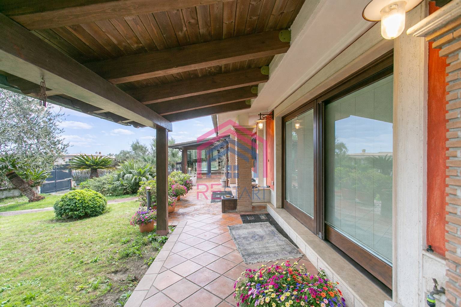 Villa in vendita a Pomezia, Centro