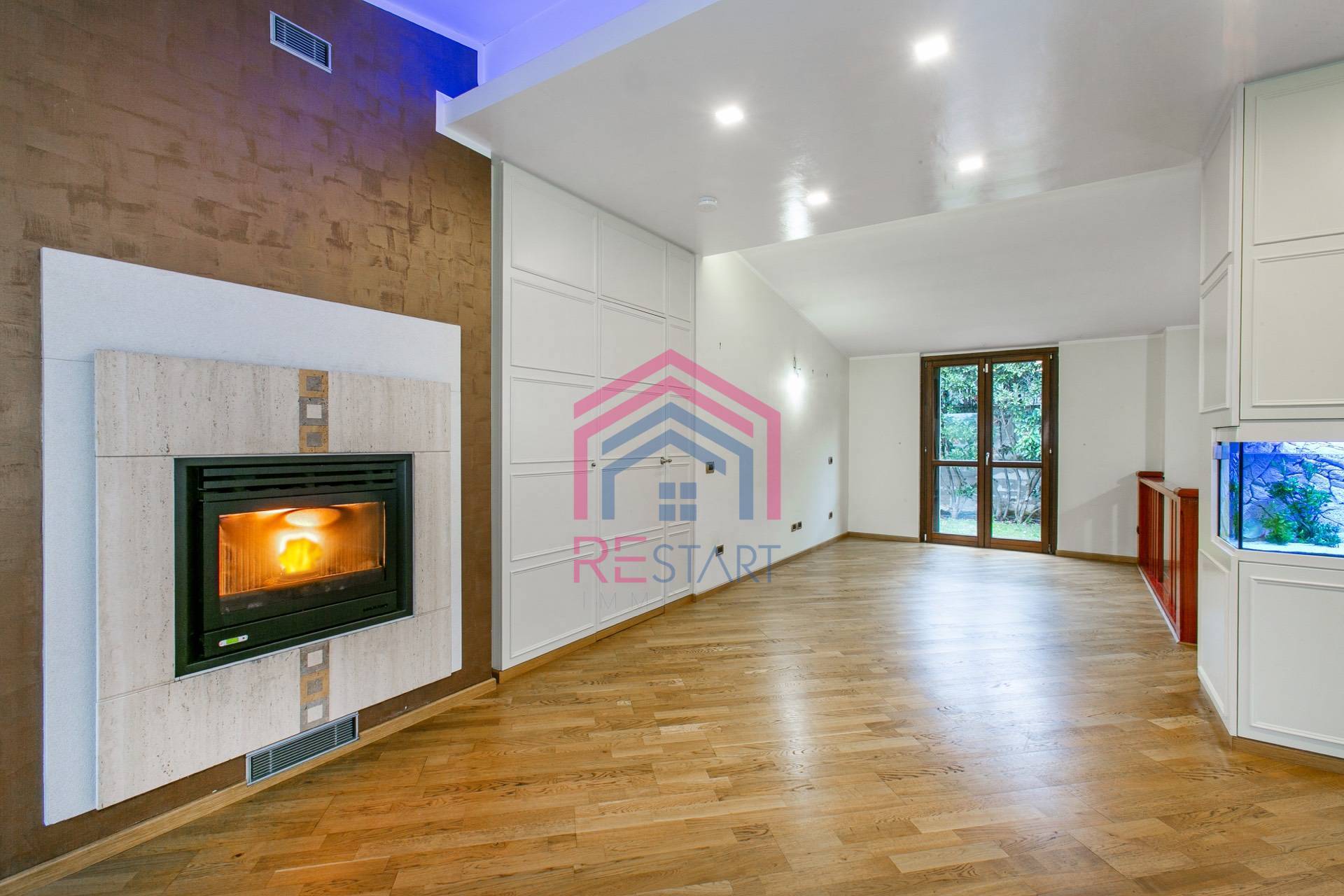 Villa in vendita a Pomezia, Centro