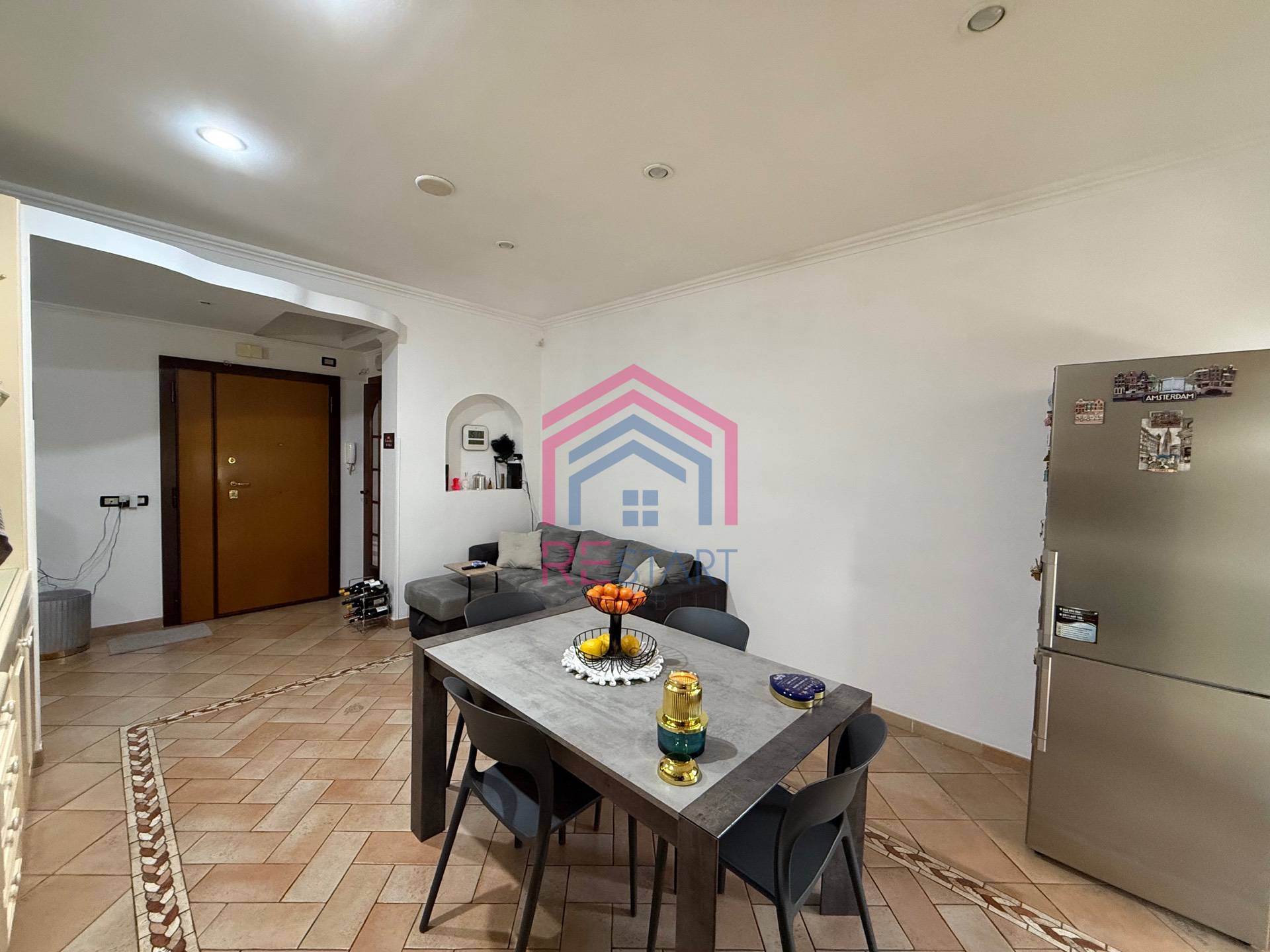 Appartamento in vendita a Pomezia, Centro