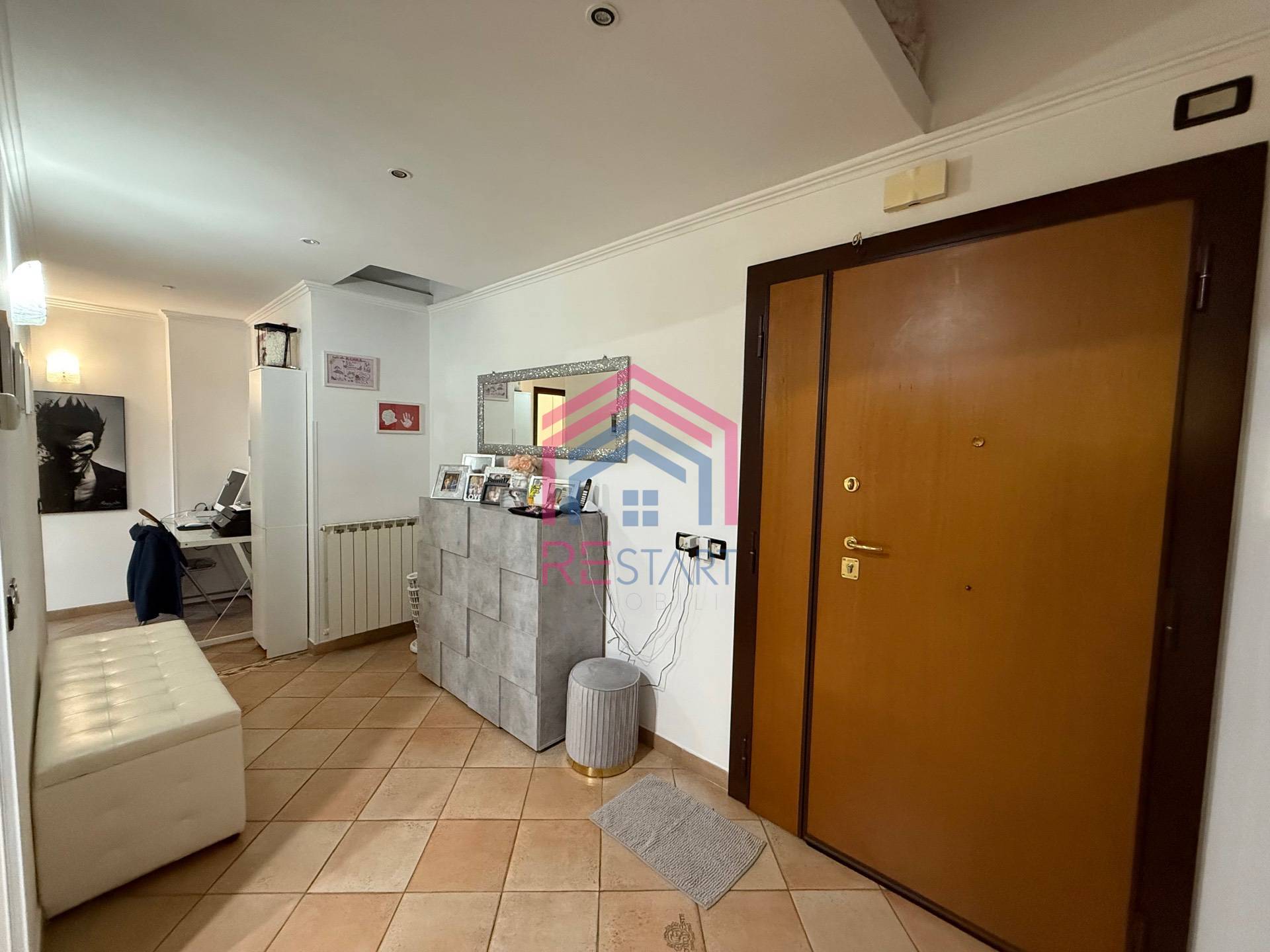 Appartamento in vendita a Pomezia, Centro