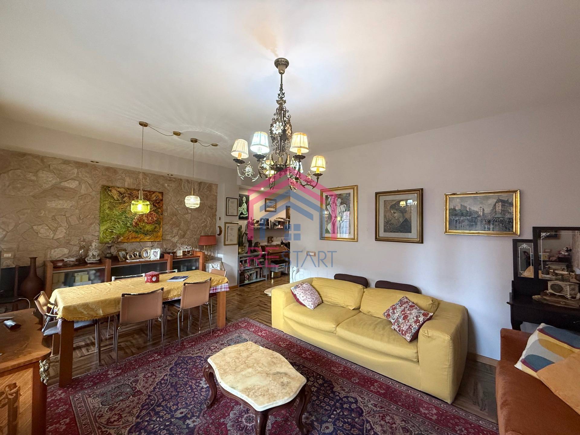 Appartamento in vendita a Pomezia, Centro