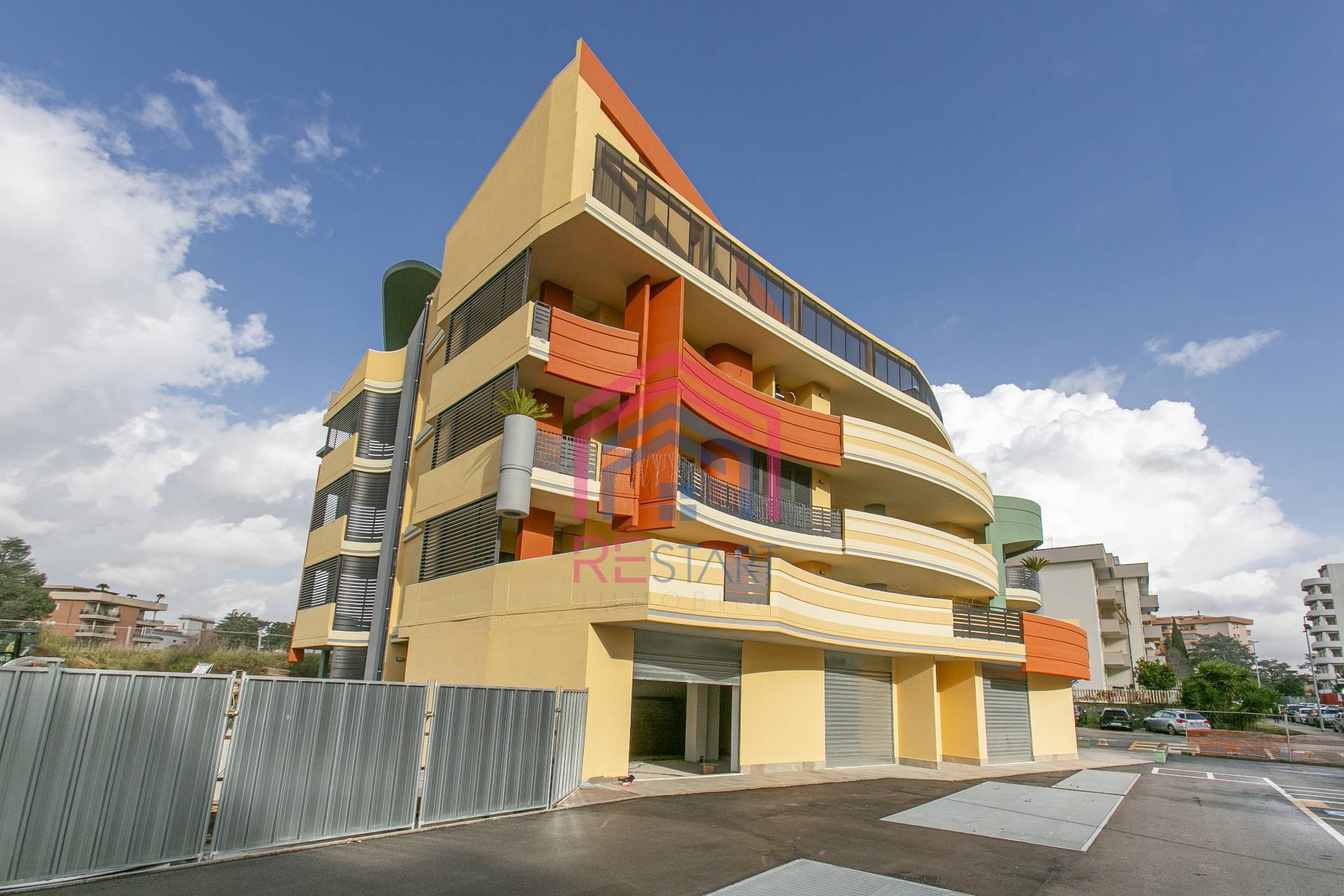 Locale commerciale in vendita a Aprilia