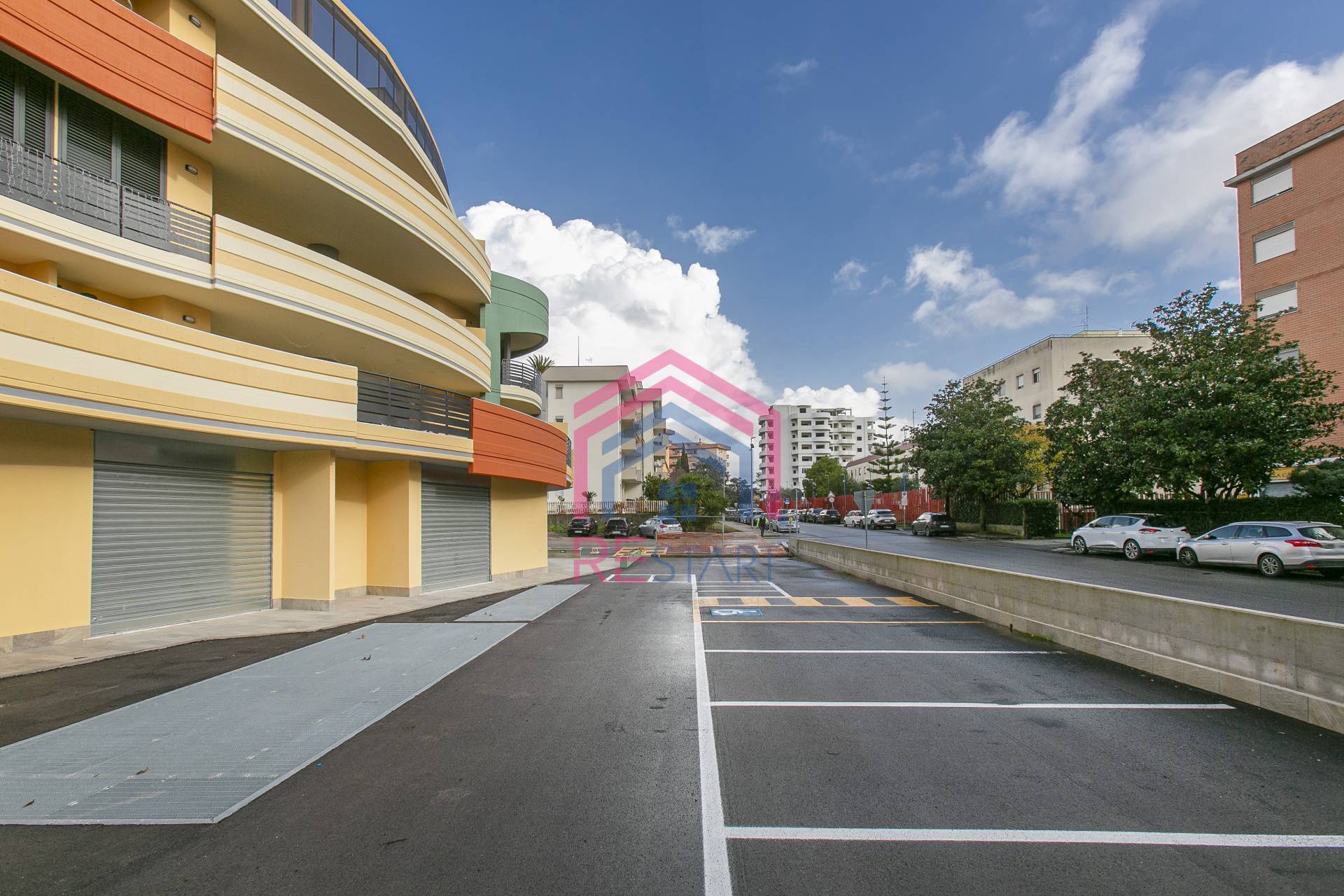 Locale commerciale in vendita a Aprilia