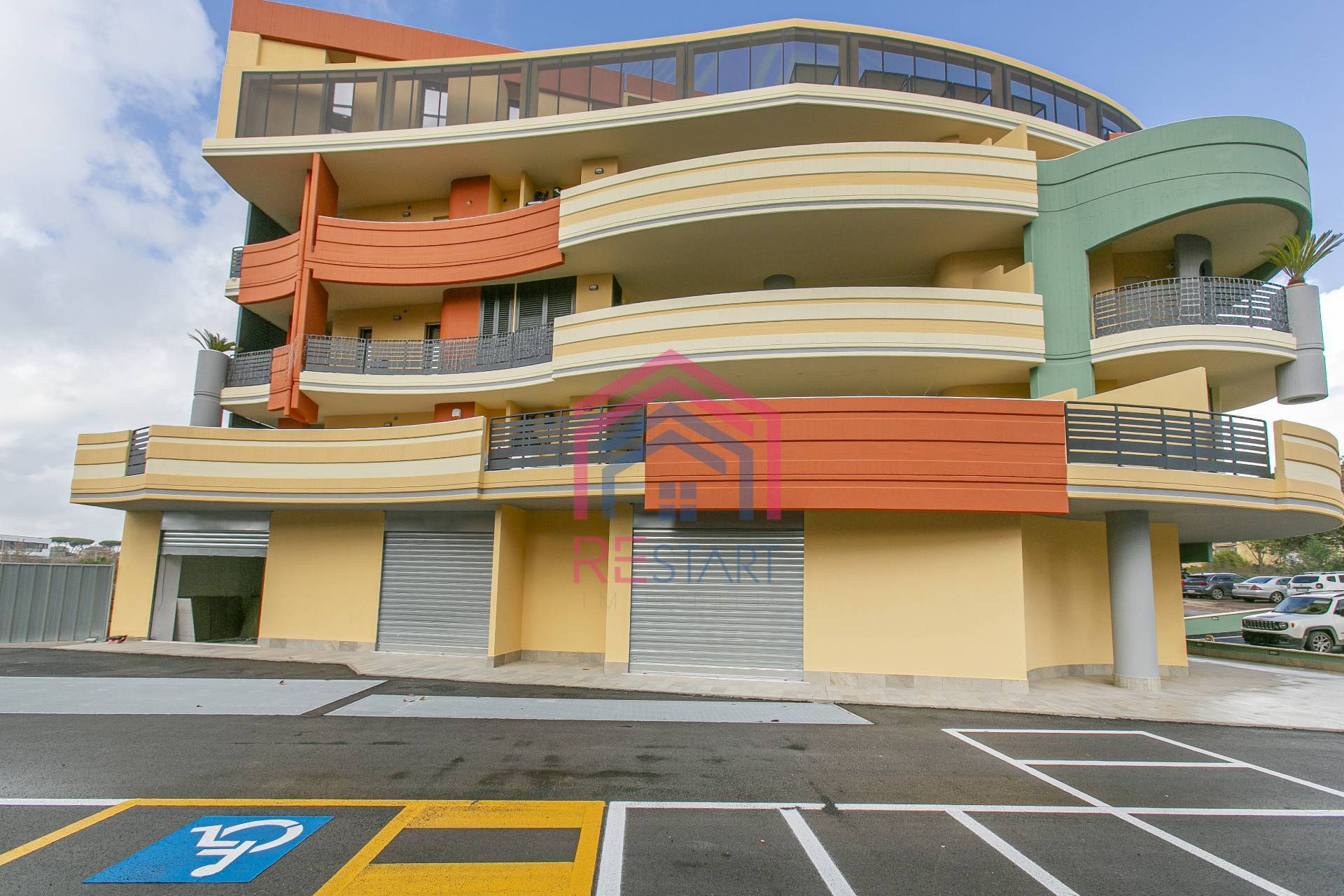 Locale commerciale in vendita a Aprilia