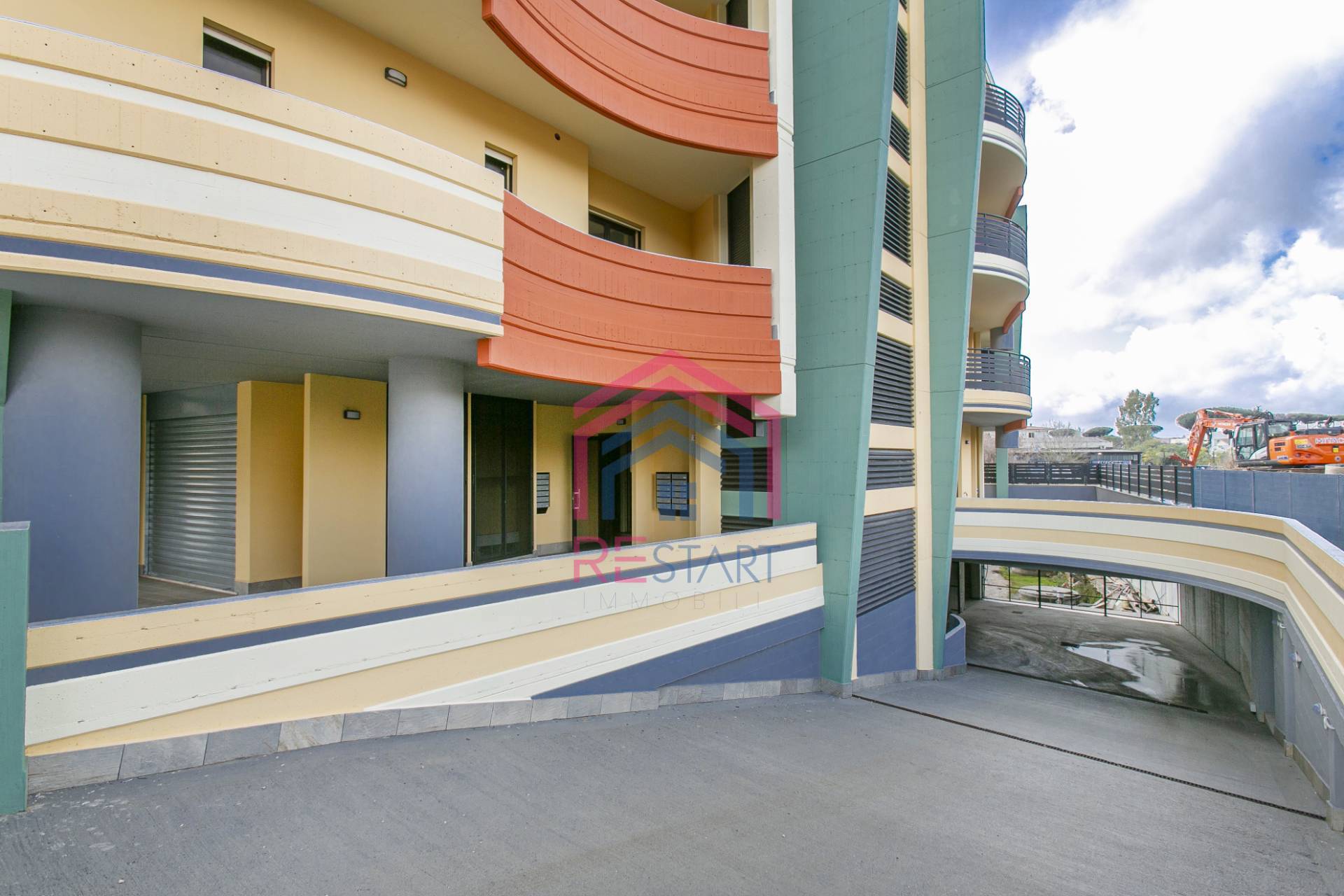 Locale commerciale in vendita a Aprilia