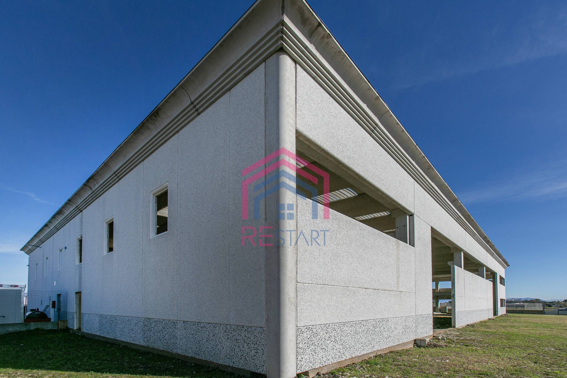 Capannone Industriale in vendita a Aprilia