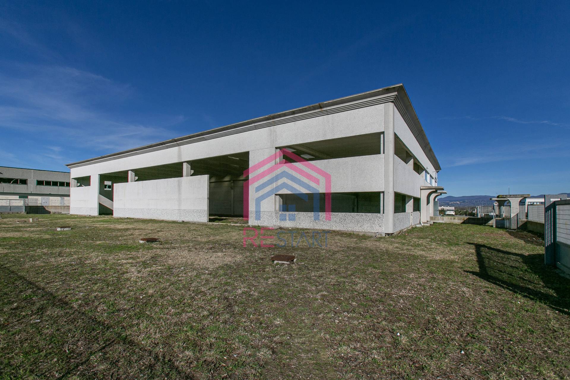 Capannone Industriale in vendita a Aprilia