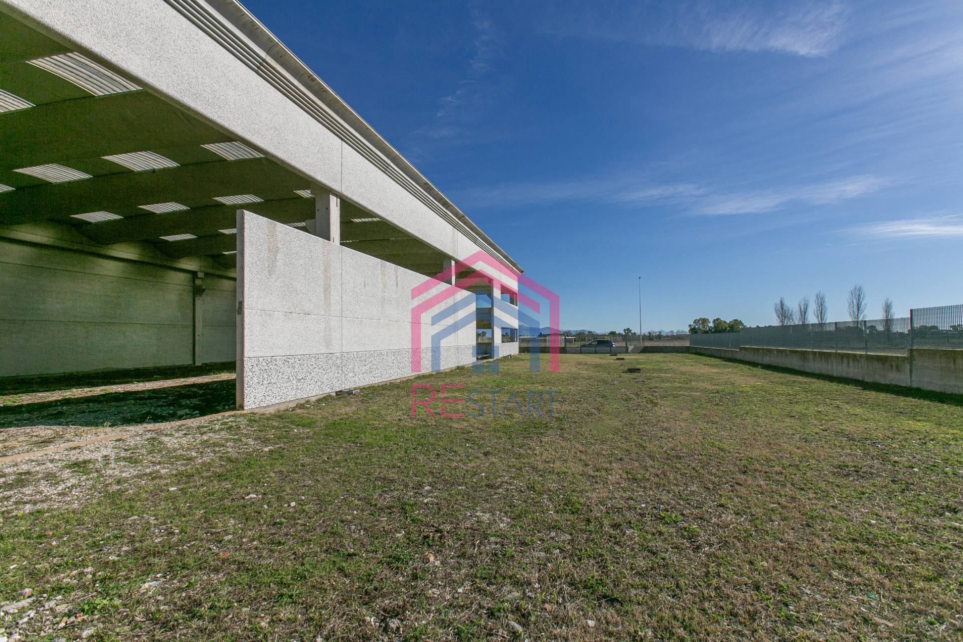 Capannone Industriale in vendita a Aprilia