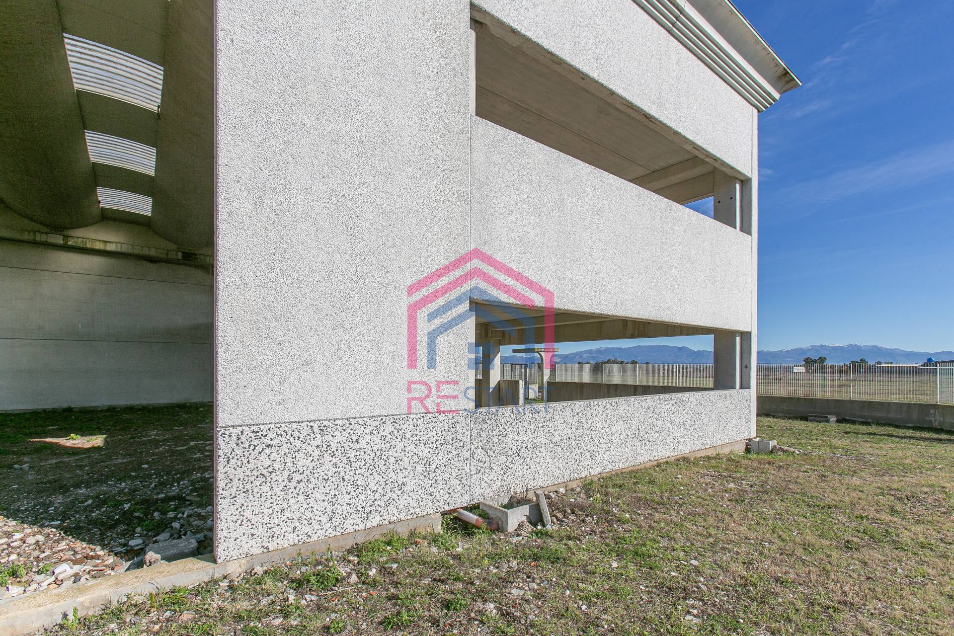 Capannone Industriale in vendita a Aprilia