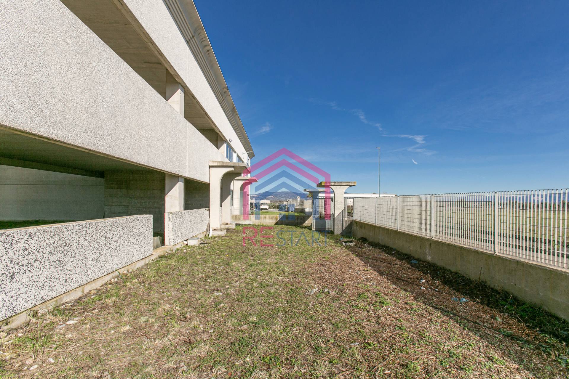 Capannone Industriale in vendita a Aprilia