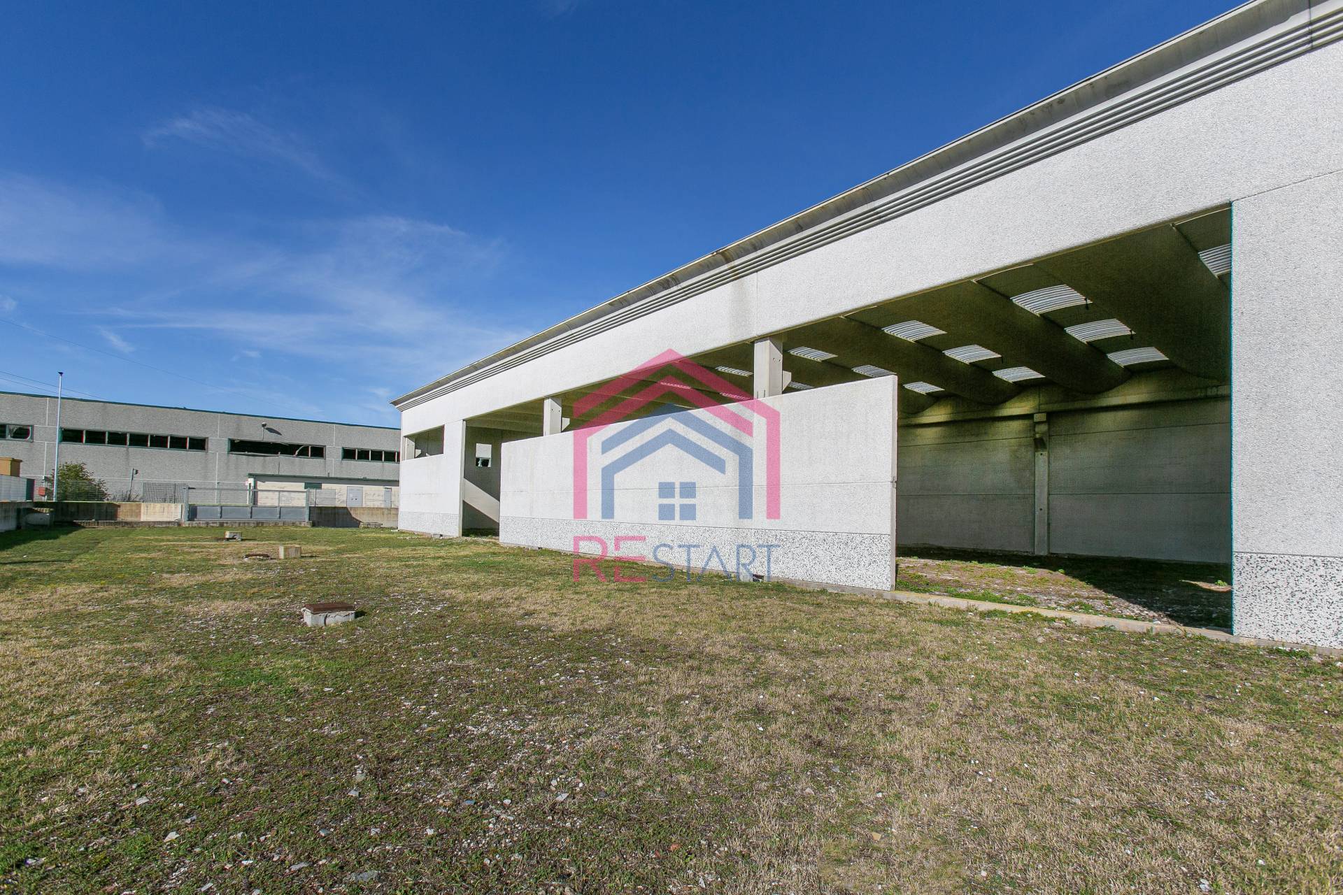 Capannone Industriale in vendita a Aprilia