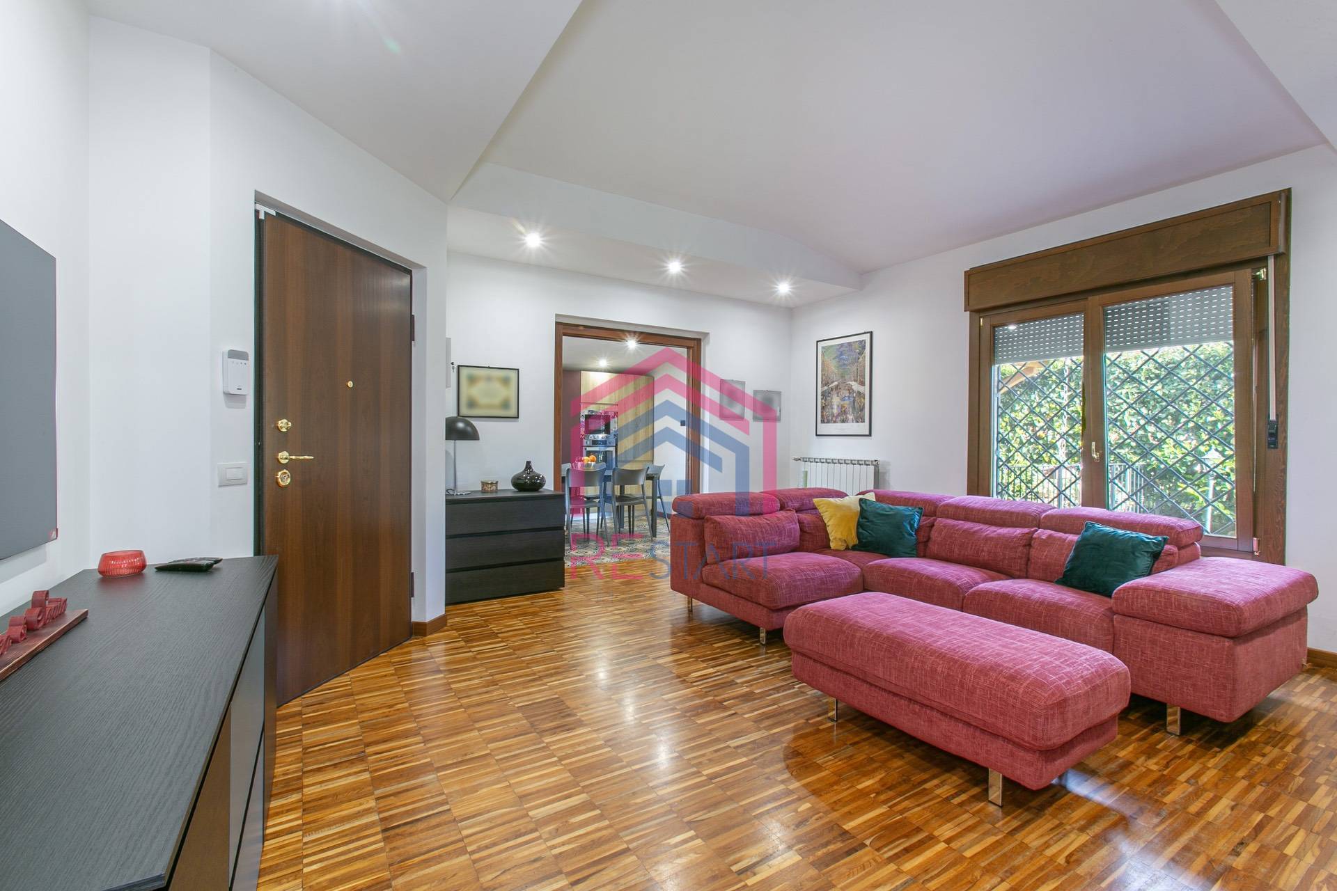 Villetta bifamiliare in vendita a Pomezia, Centro