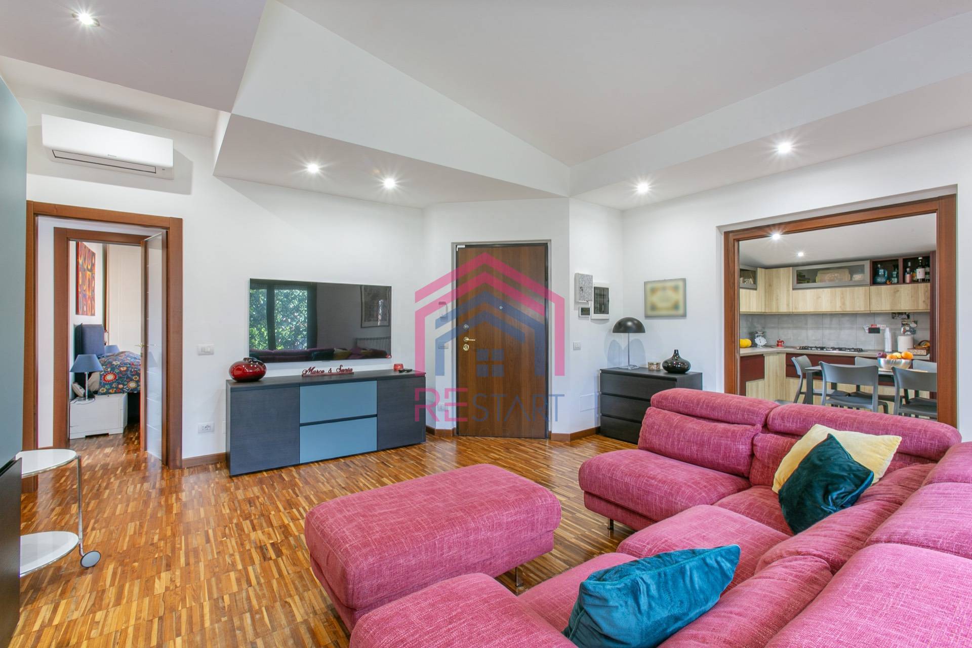 Villetta bifamiliare in vendita a Pomezia, Centro