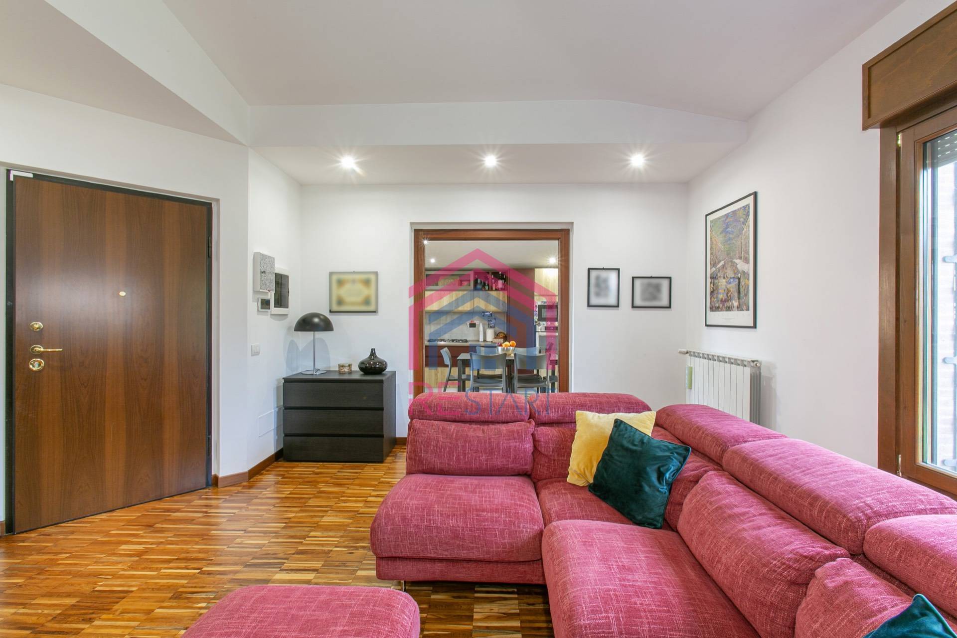 Villetta bifamiliare in vendita a Pomezia, Centro