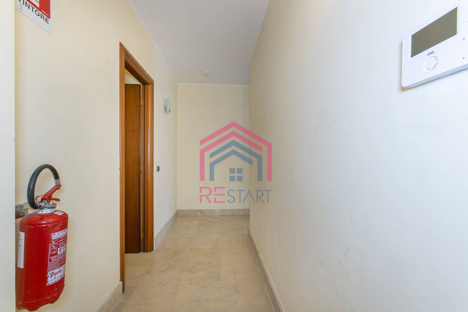 Ufficio in affitto a Pomezia, Centro