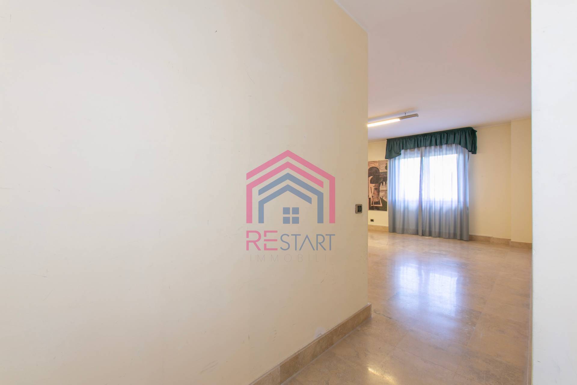 Ufficio in affitto a Pomezia, Centro