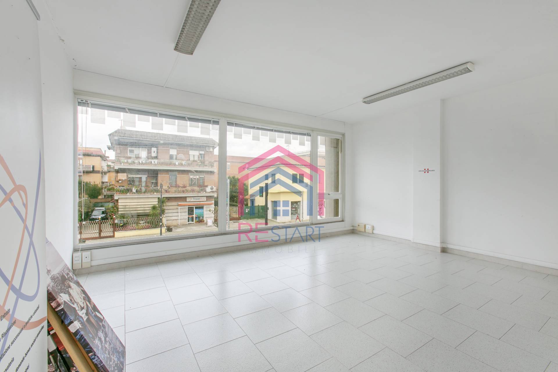 Locale commerciale in affitto a Aprilia, Centro