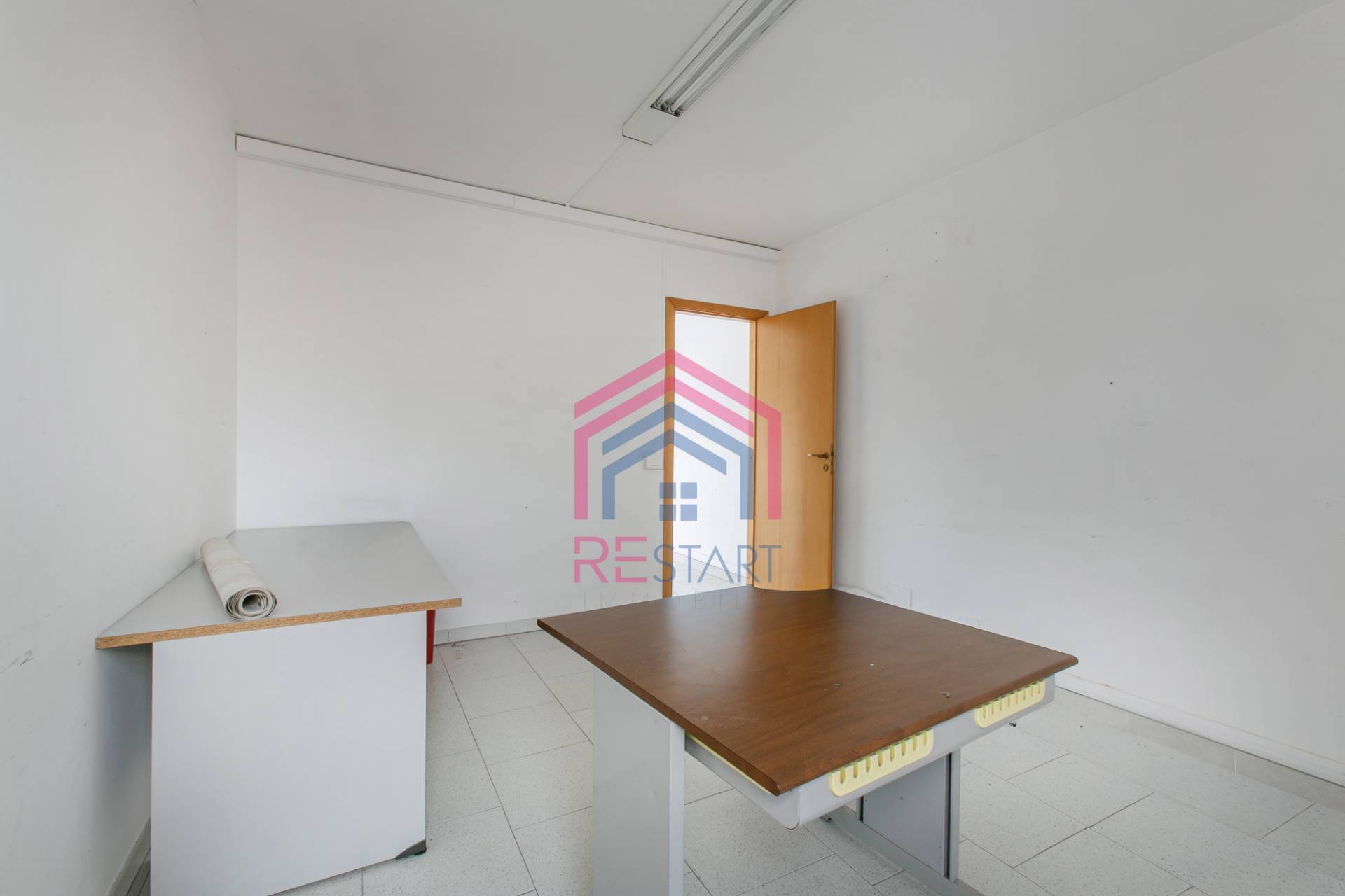 Locale commerciale in affitto a Aprilia, Centro