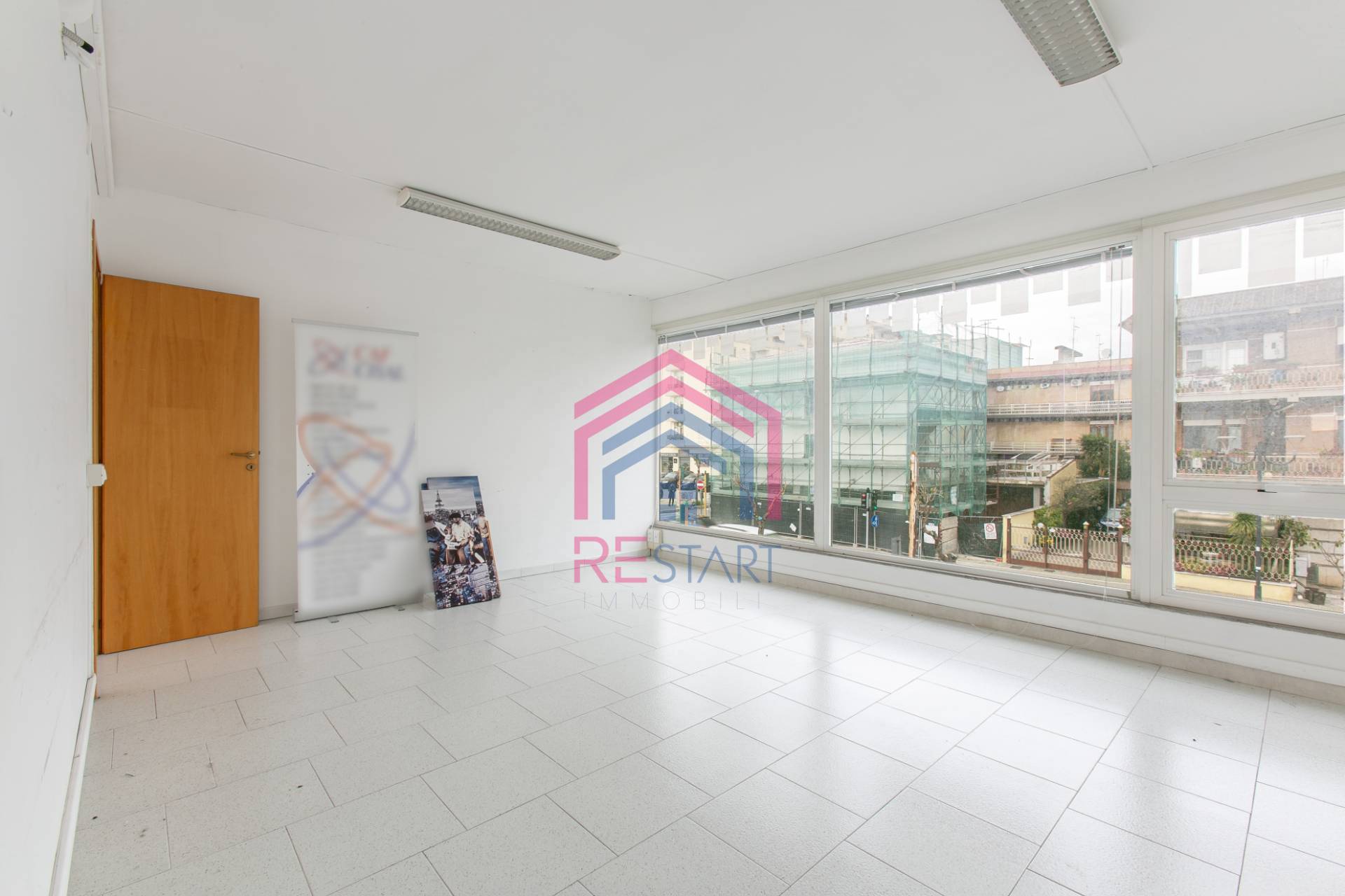 Locale commerciale in affitto a Aprilia, Centro