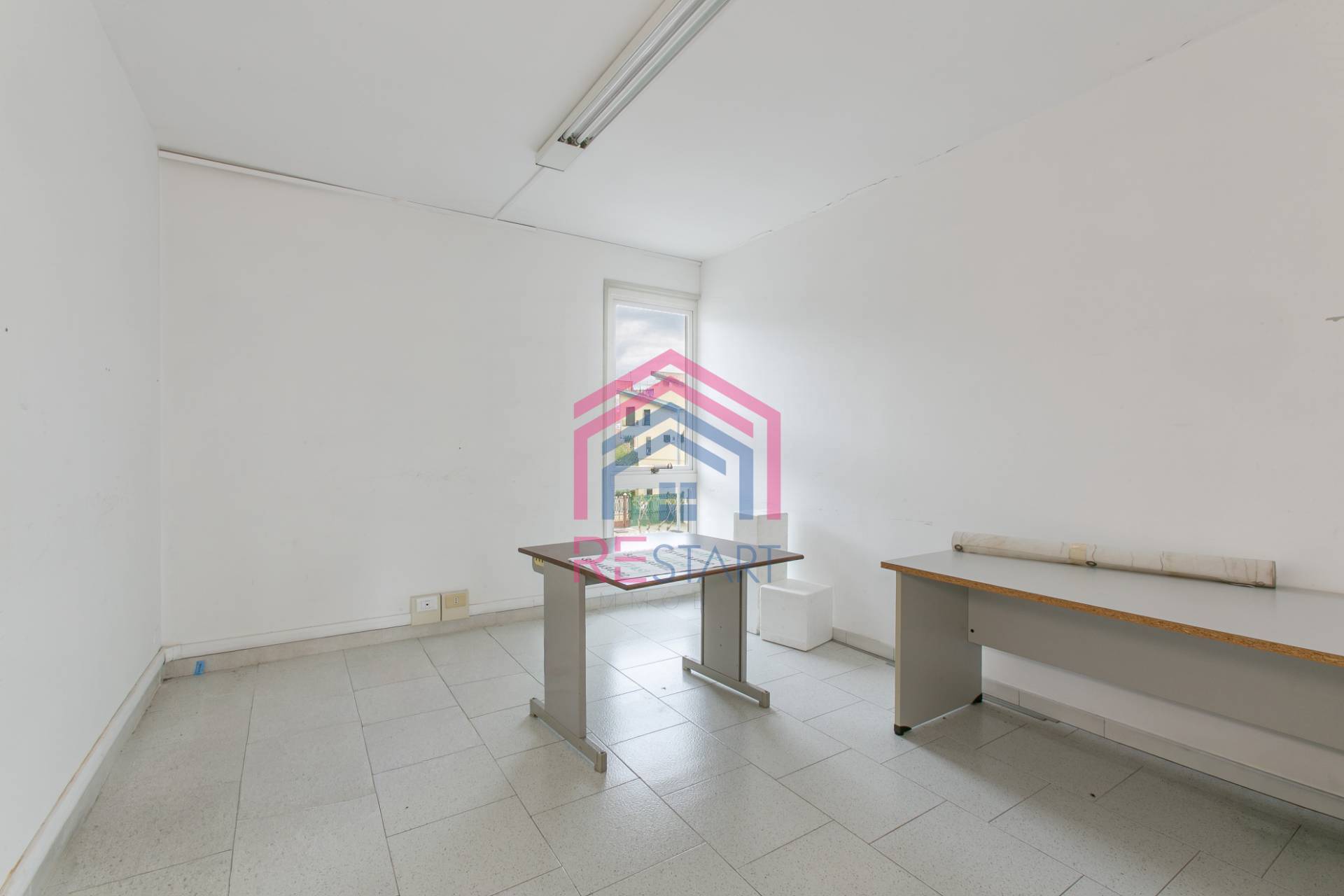 Locale commerciale in affitto a Aprilia, Centro