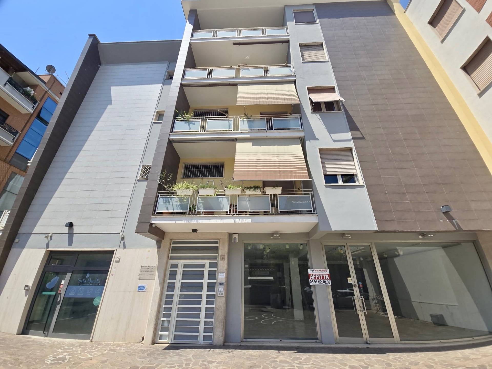 Appartamento in vendita a Pomezia, Centro