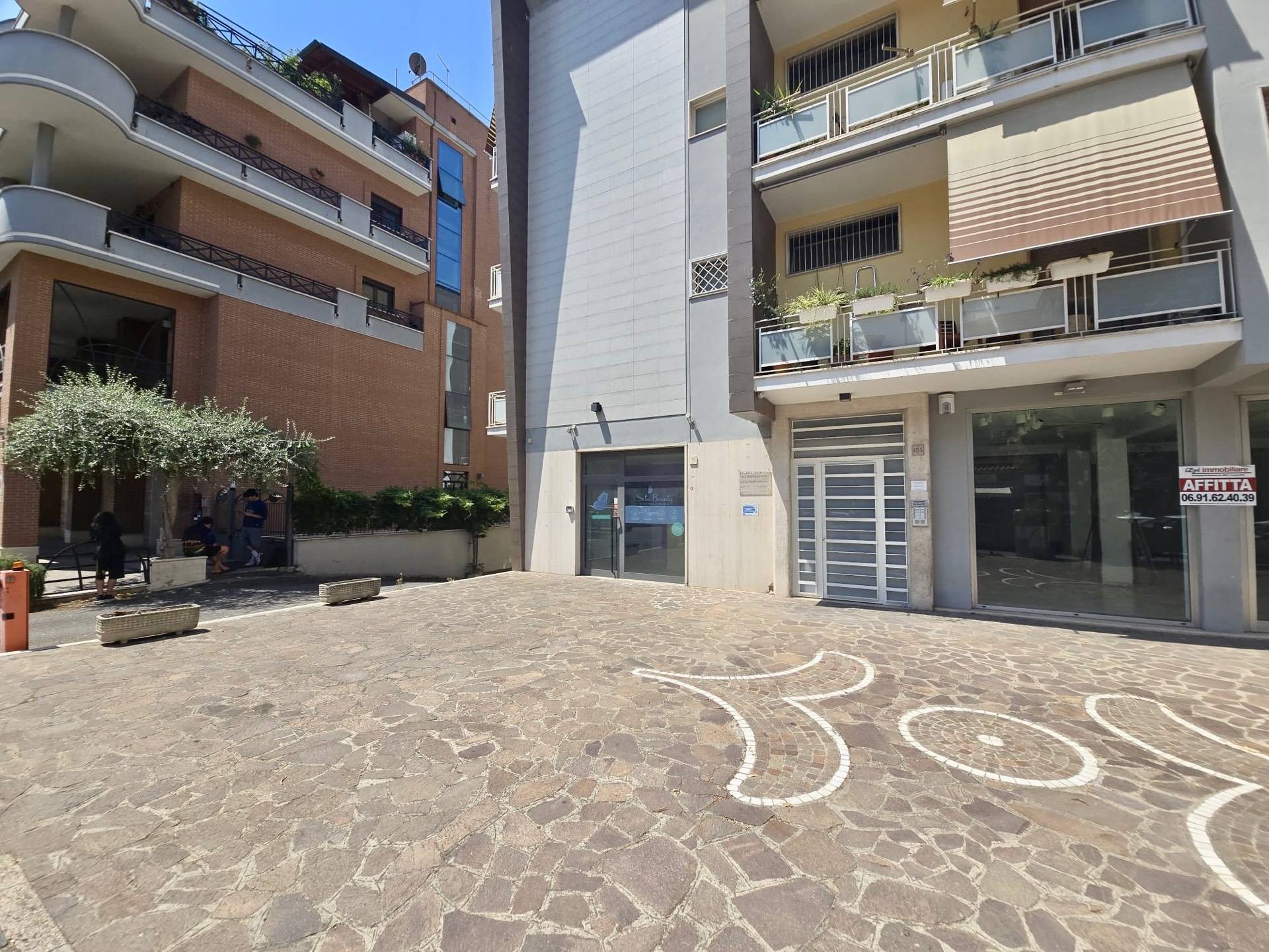 Appartamento in vendita a Pomezia, Centro