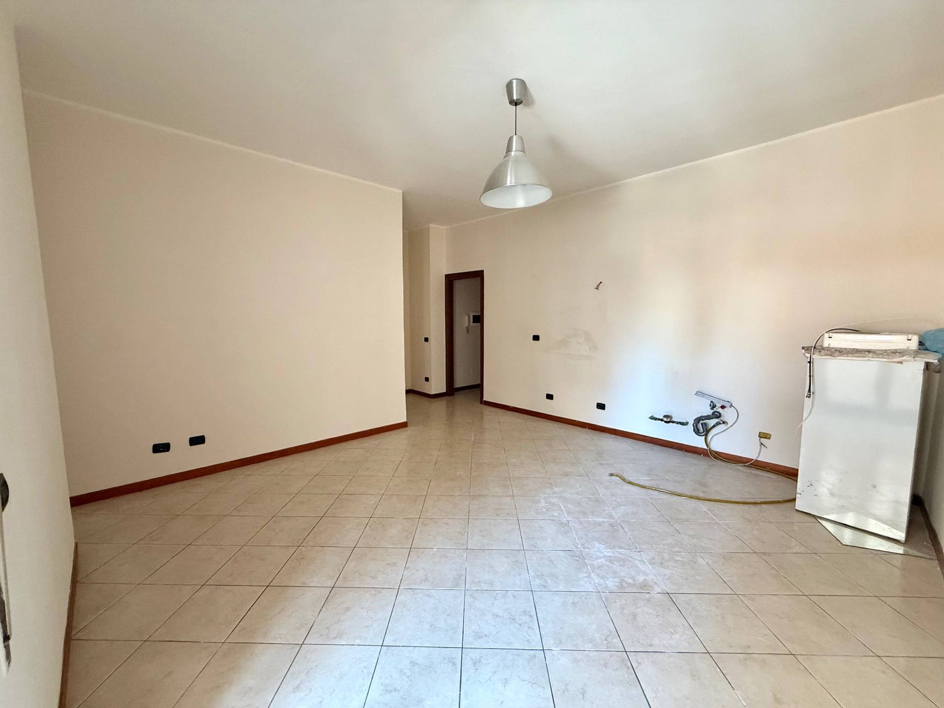 Appartamento in vendita a Pomezia, Centro