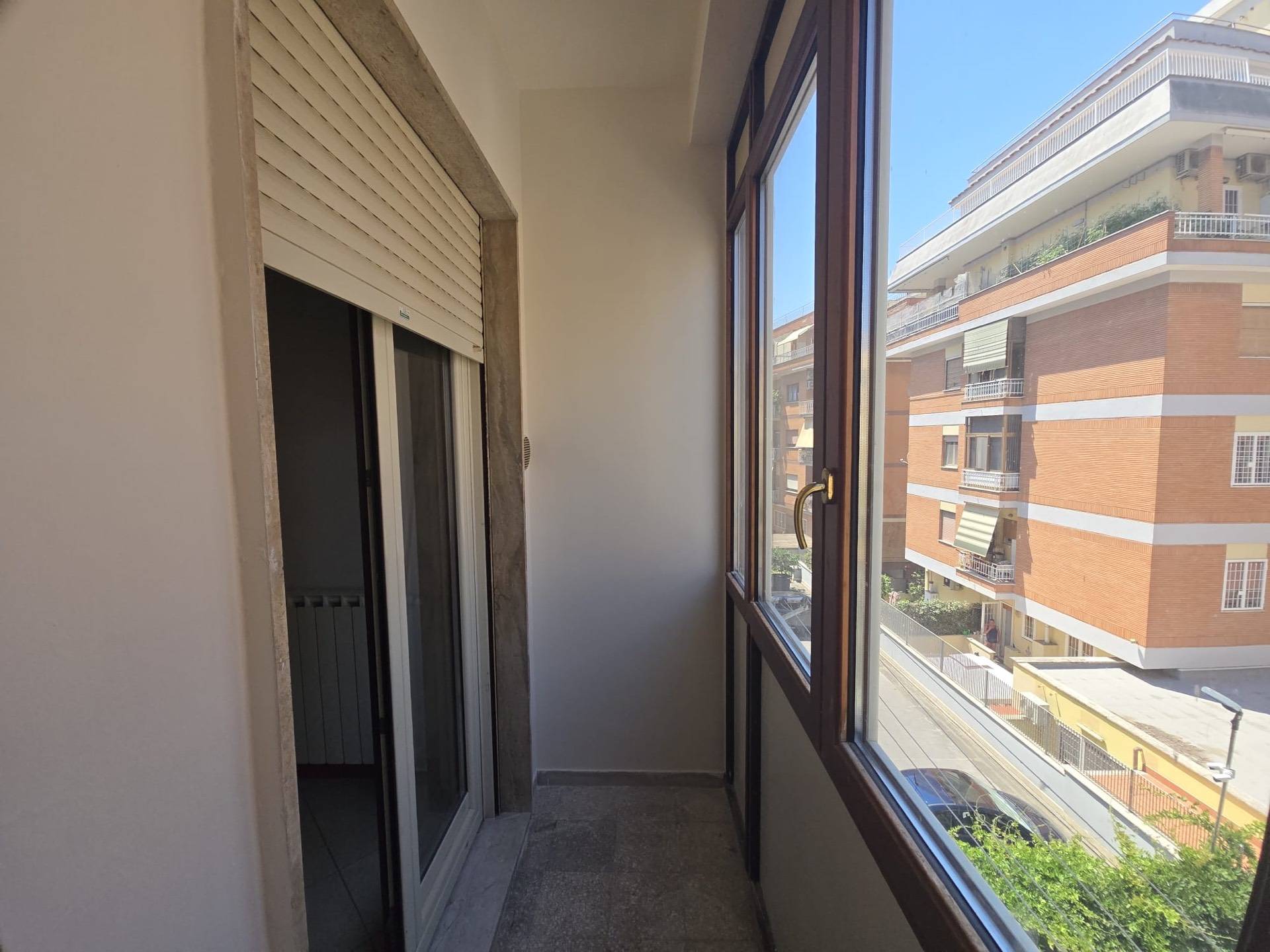 Appartamento in vendita a Pomezia, Centro