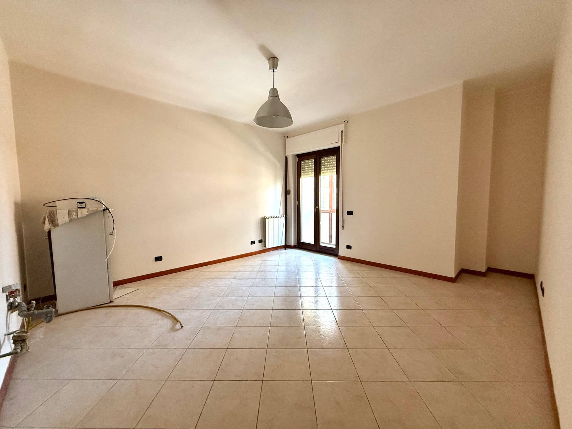 Appartamento in vendita a Pomezia, Centro