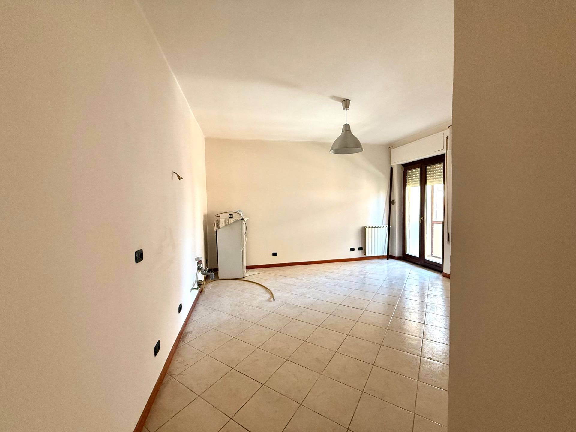 Appartamento in vendita a Pomezia, Centro
