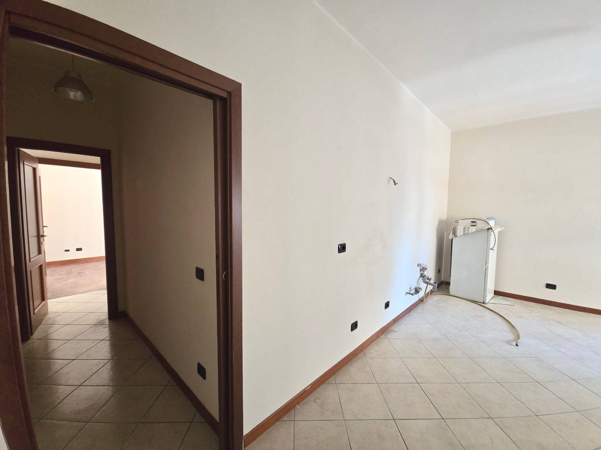 Appartamento in vendita a Pomezia, Centro