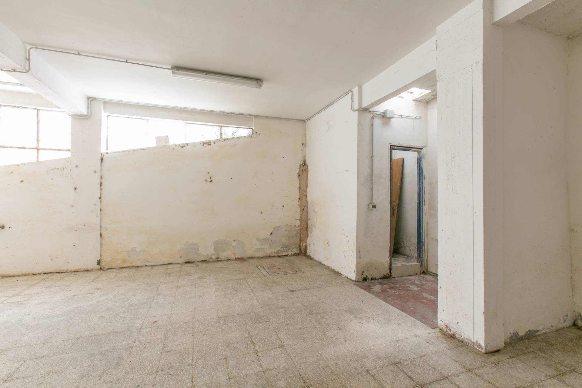 Magazzino in affitto a Pomezia, Centro
