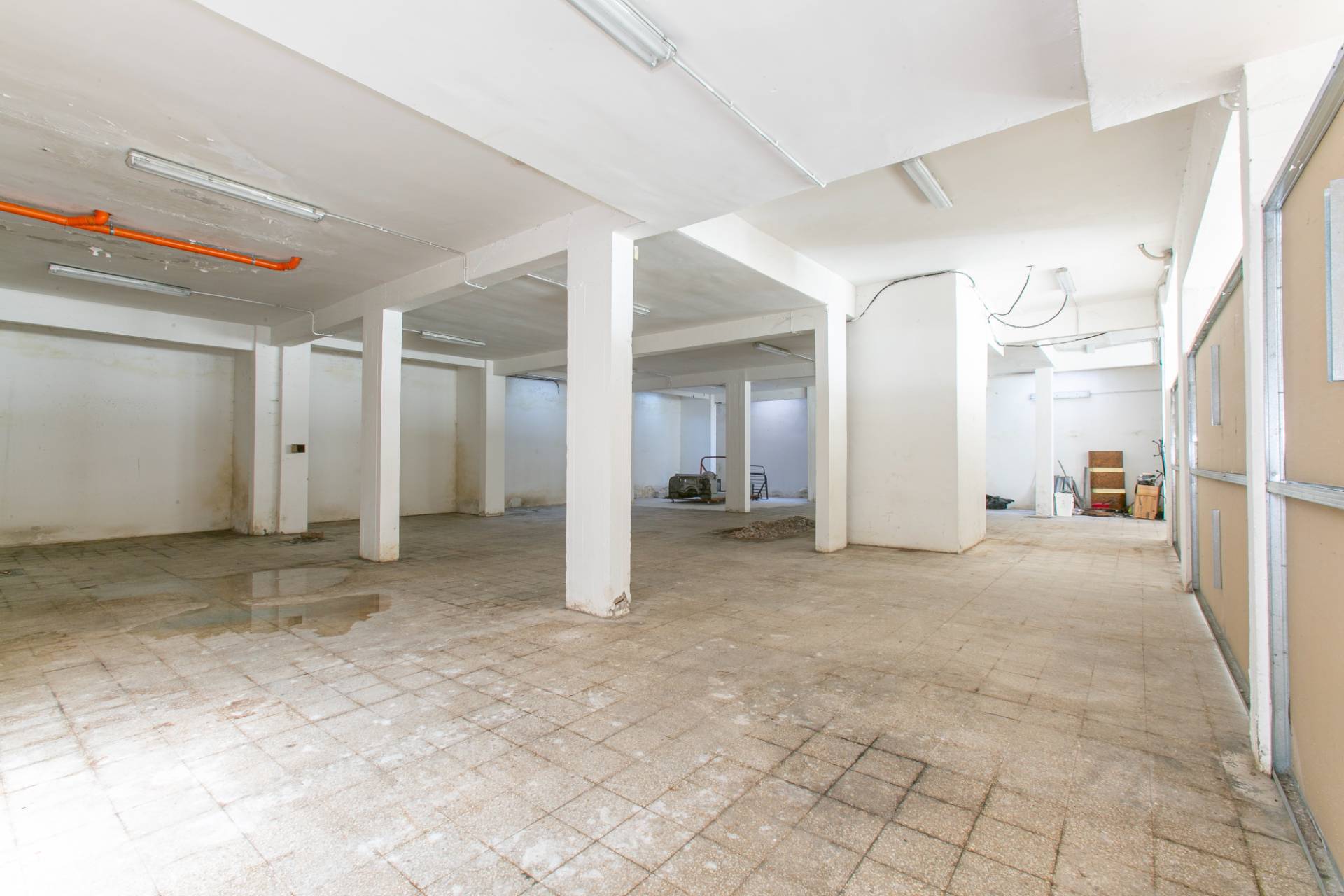 Magazzino in affitto a Pomezia, Centro