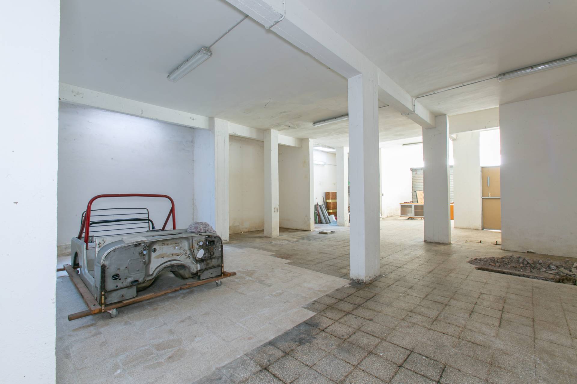 Magazzino in affitto a Pomezia, Centro