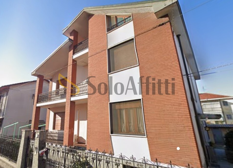 Mansarda con giardino in via dante alighieri, Beinasco