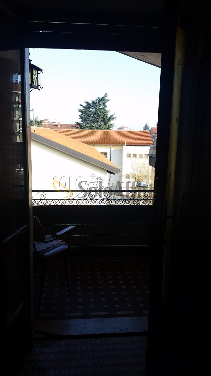 Mansarda con giardino in via dante alighieri, Beinasco