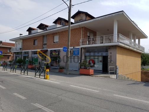 Locale commerciale in affitto in via carignano, Rivalta di Torino