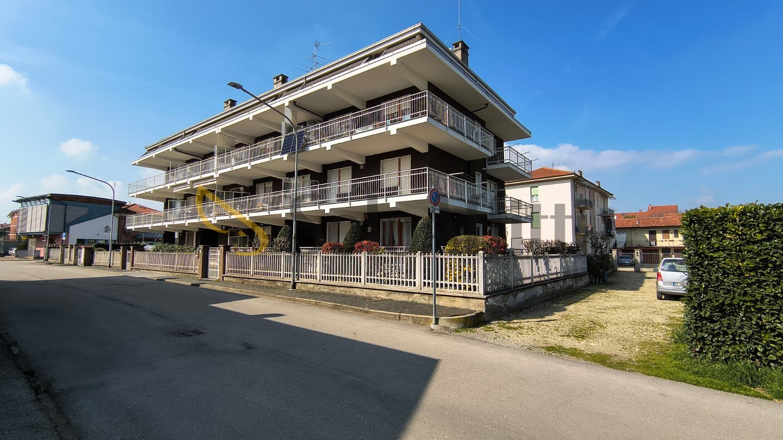 Trilocale con terrazzo in via ron 14, Piscina