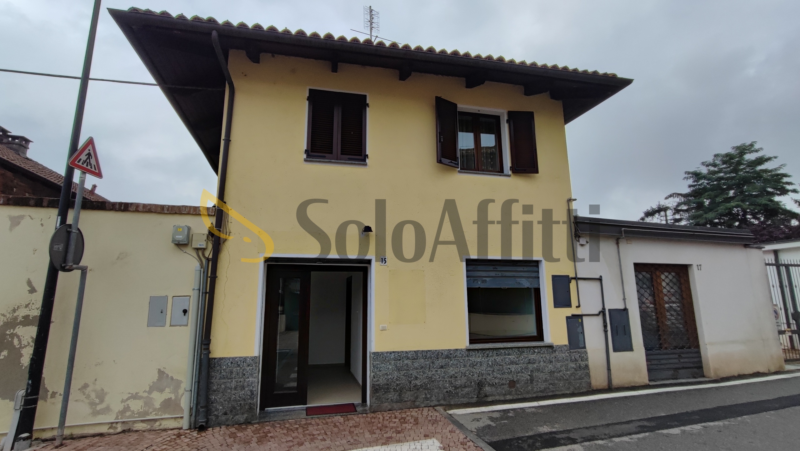 Locale commerciale in affitto in via maria teresa fornasio, Beinasco