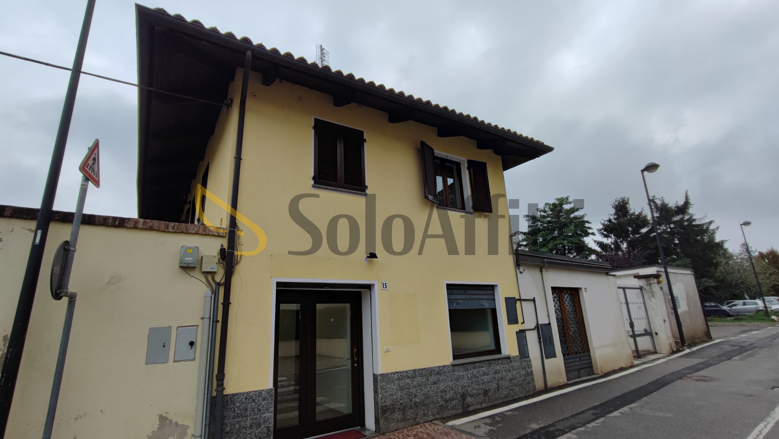 Locale commerciale in affitto in via maria teresa fornasio, Beinasco