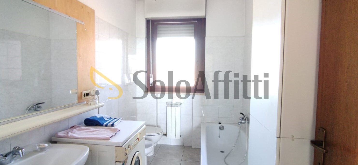 Trilocale con box in largo delle alpi, Nichelino